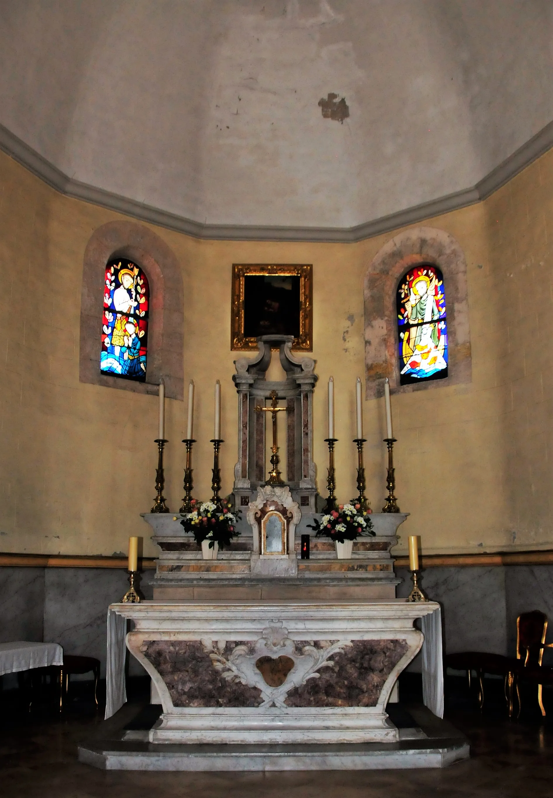 Photo showing: Couronne (Martigues), Pfarrkirche Jean Baptiste, Chorraum mit Altar