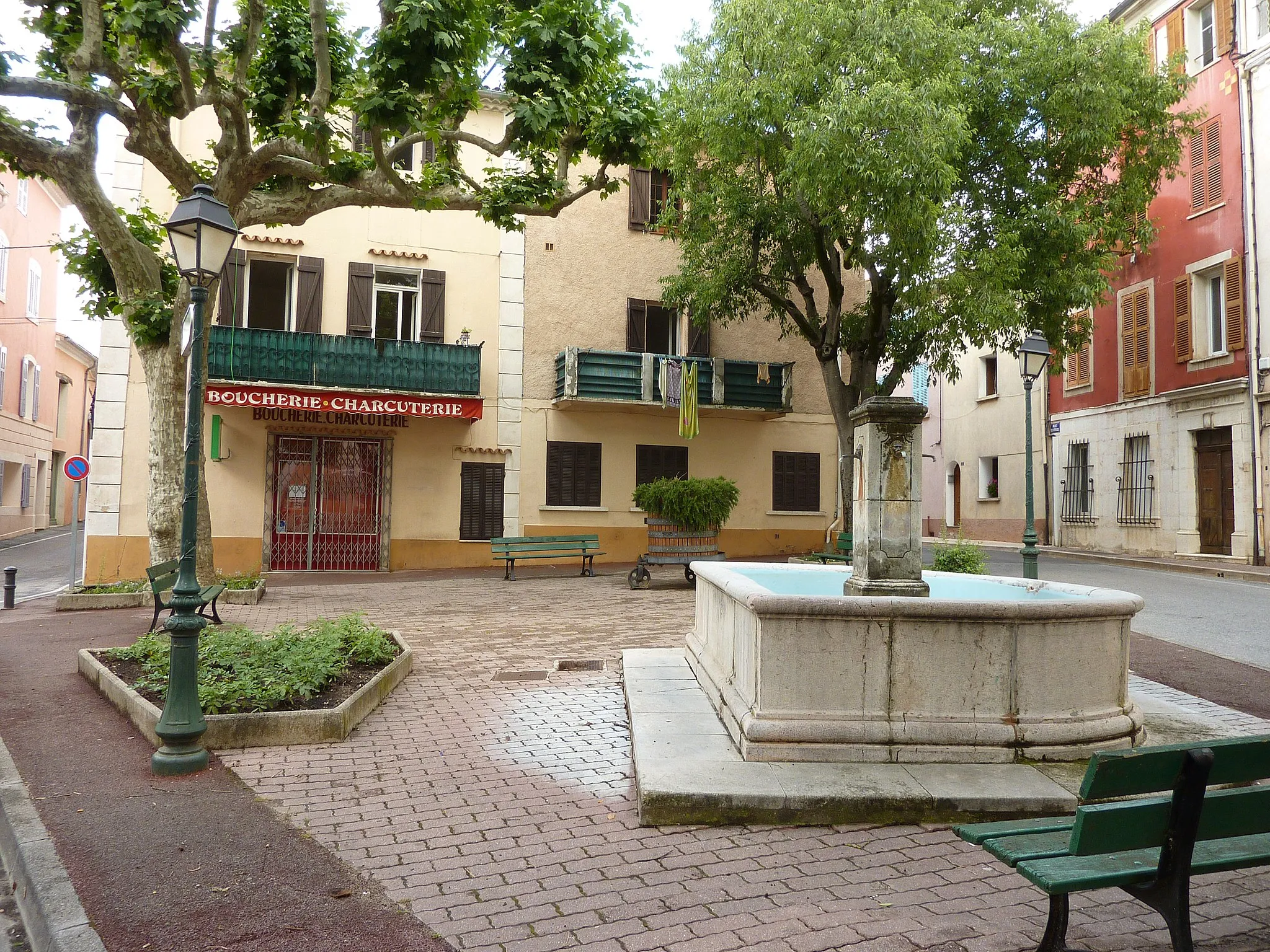 Photo showing: Place Pasteur