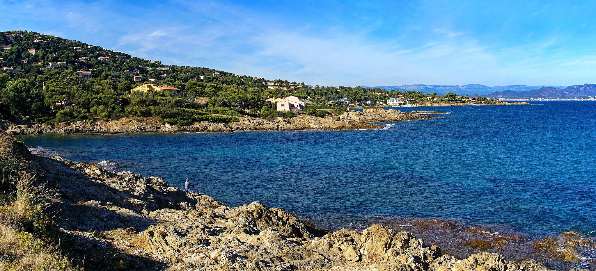 Photo showing: Les Issambres - Route Nationale 98 D559 - Calanque de Tardieu - ICE Fisheye View North