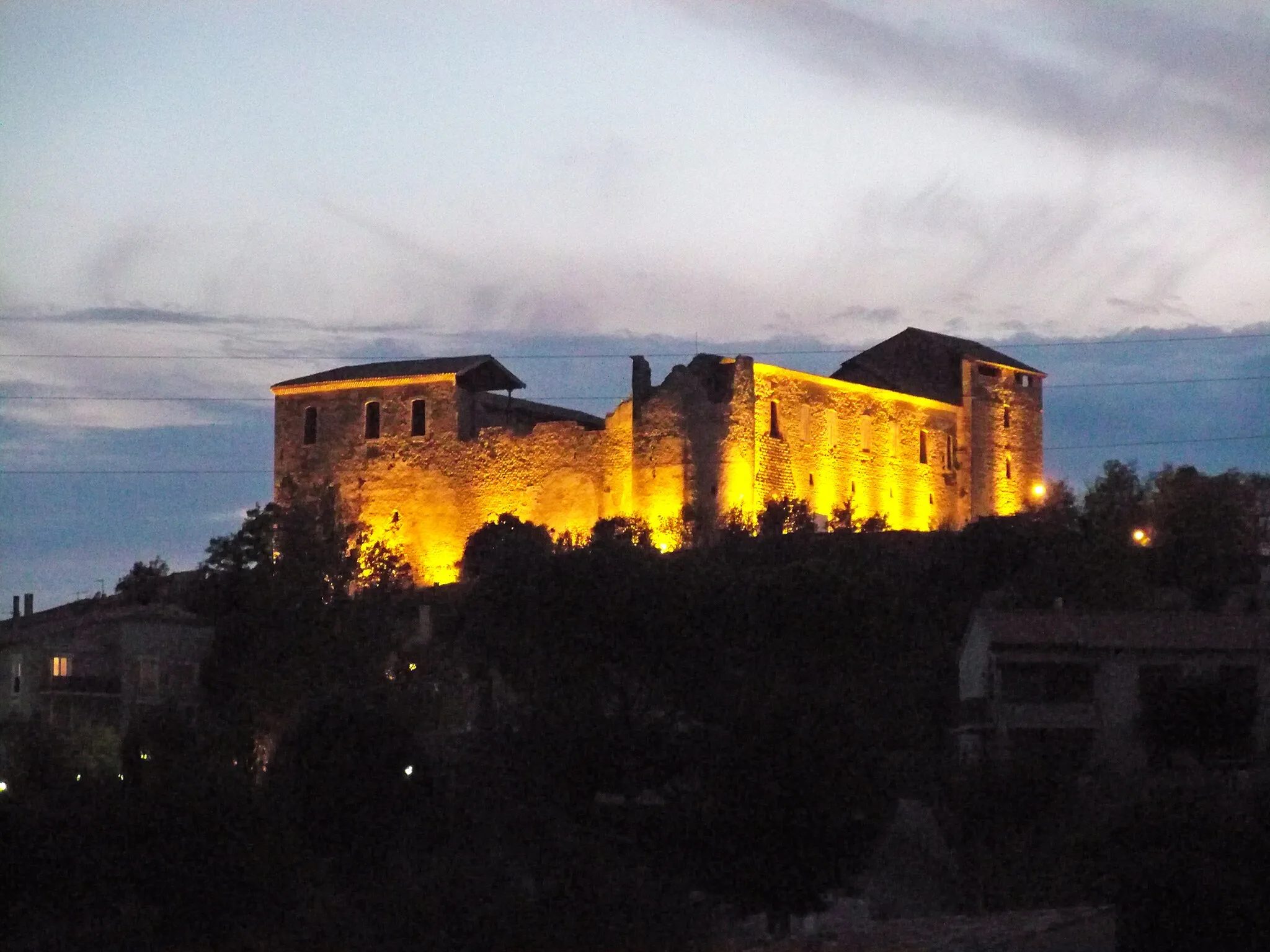 Photo showing: Gréoux Castle, by night