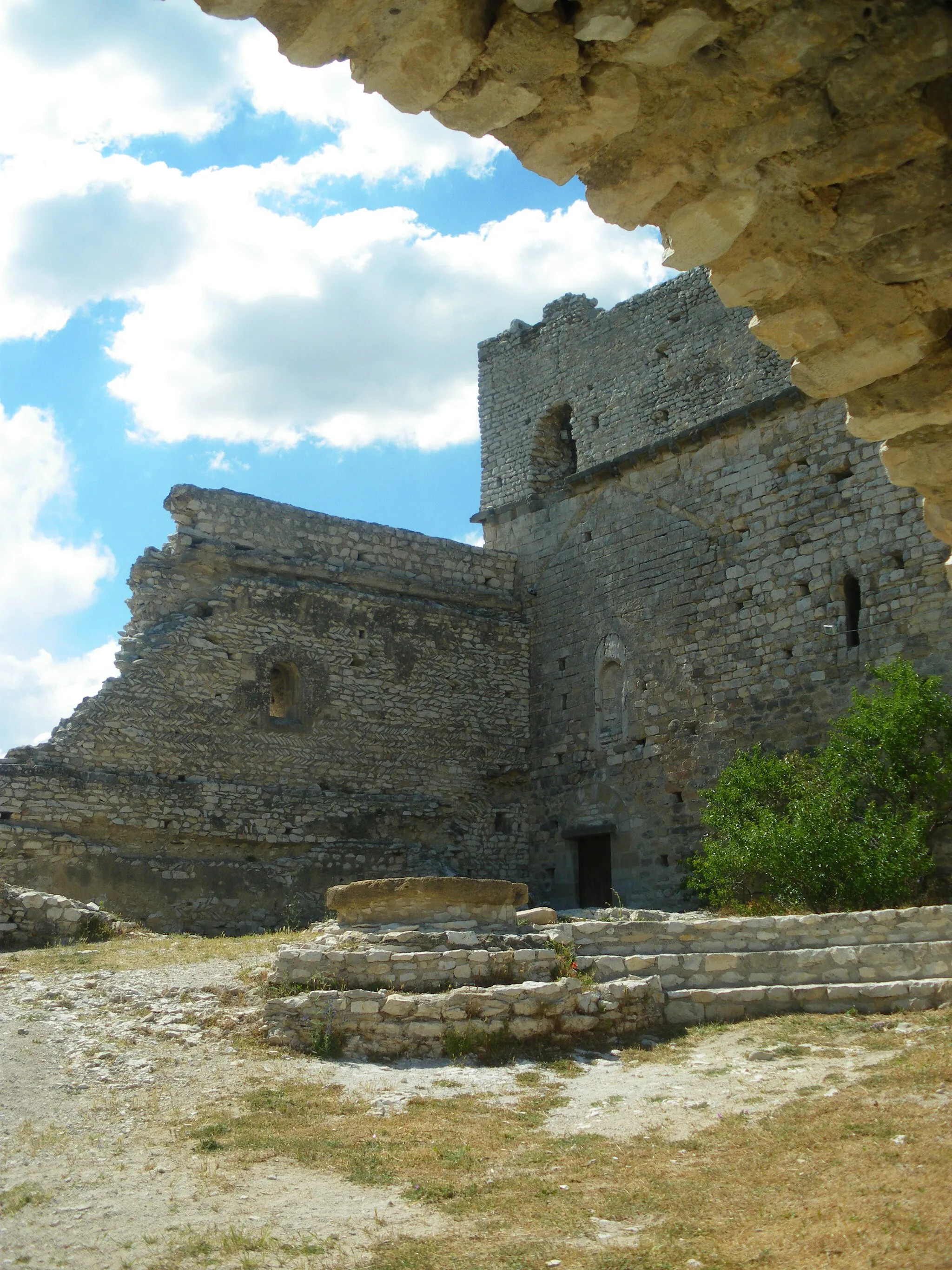 Photo showing: Monastère de Thouzon, Le Thor, Vaucluse