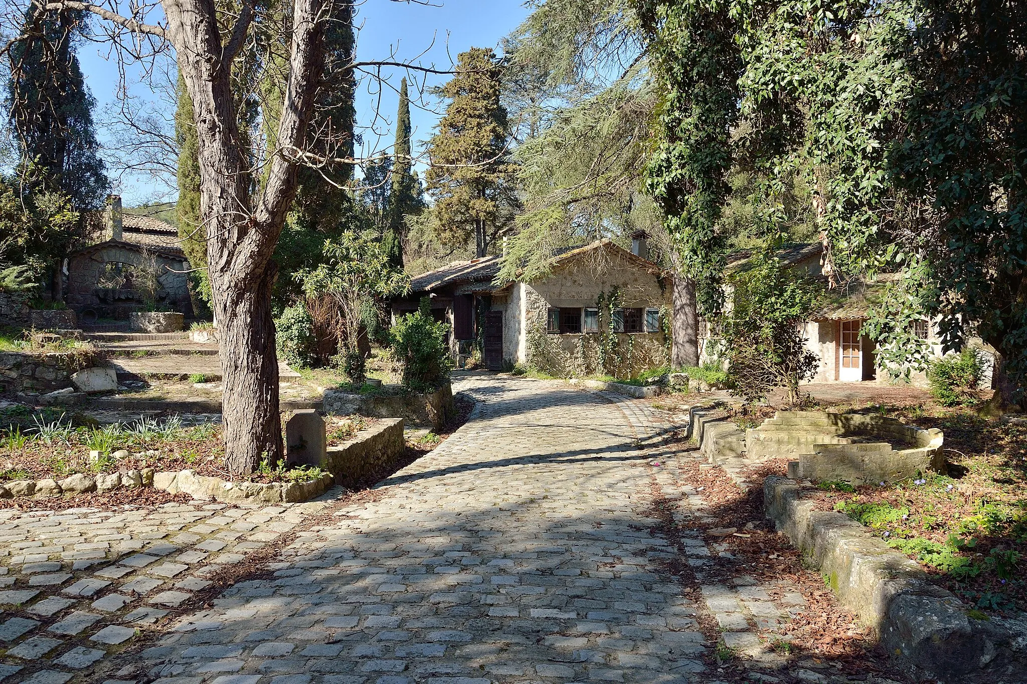 Photo showing: This building is indexed in the base Mérimée, a database of architectural heritage maintained by the French Ministry of Culture, under the reference PA06000041 .