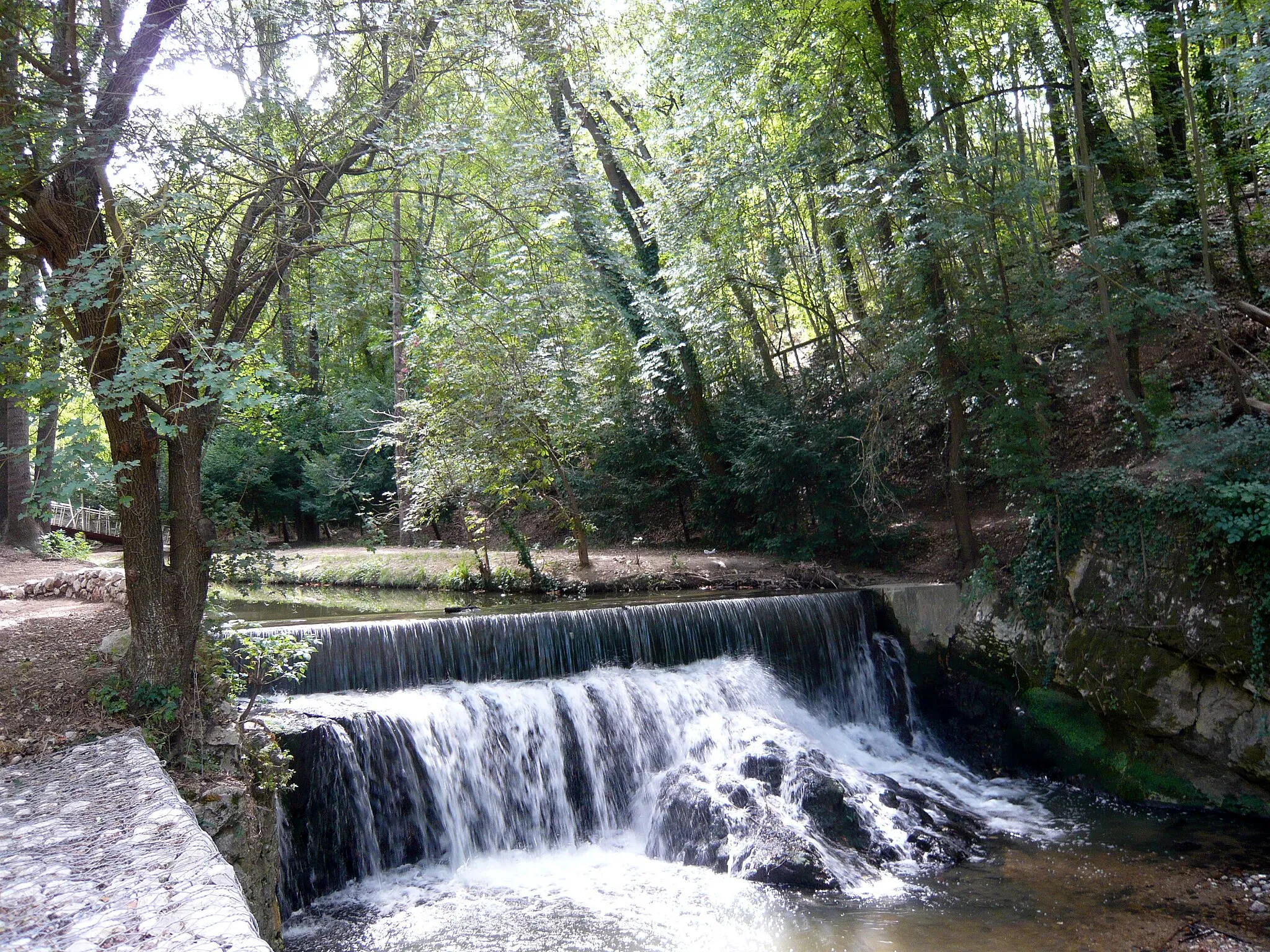 Photo showing: La Luynes au pavillon de chasse du Roi René, Gardanne (France).