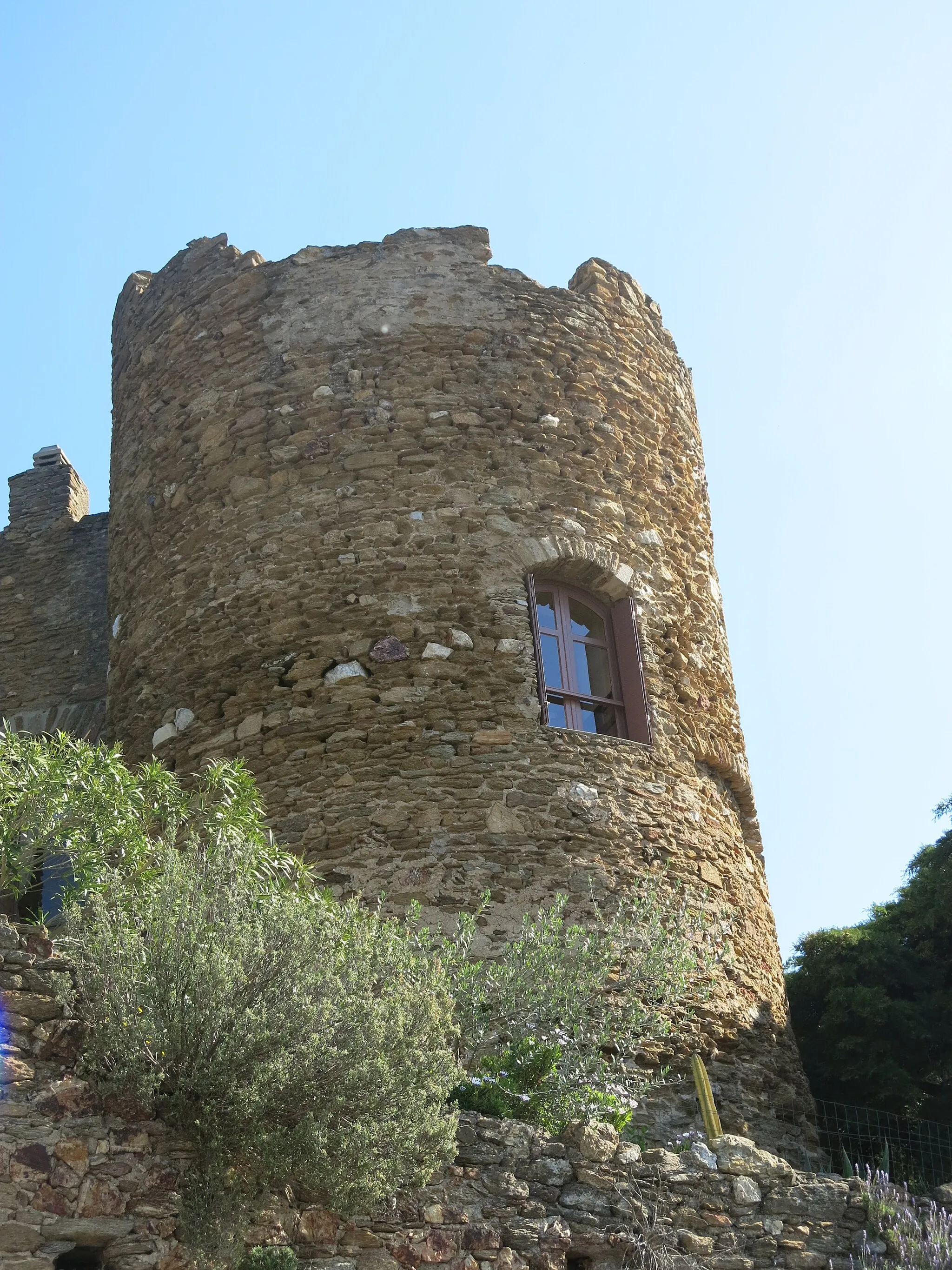 Photo showing: Tower of the castle of knights of Fos in Bormes-les-Mimosas (Var, France).