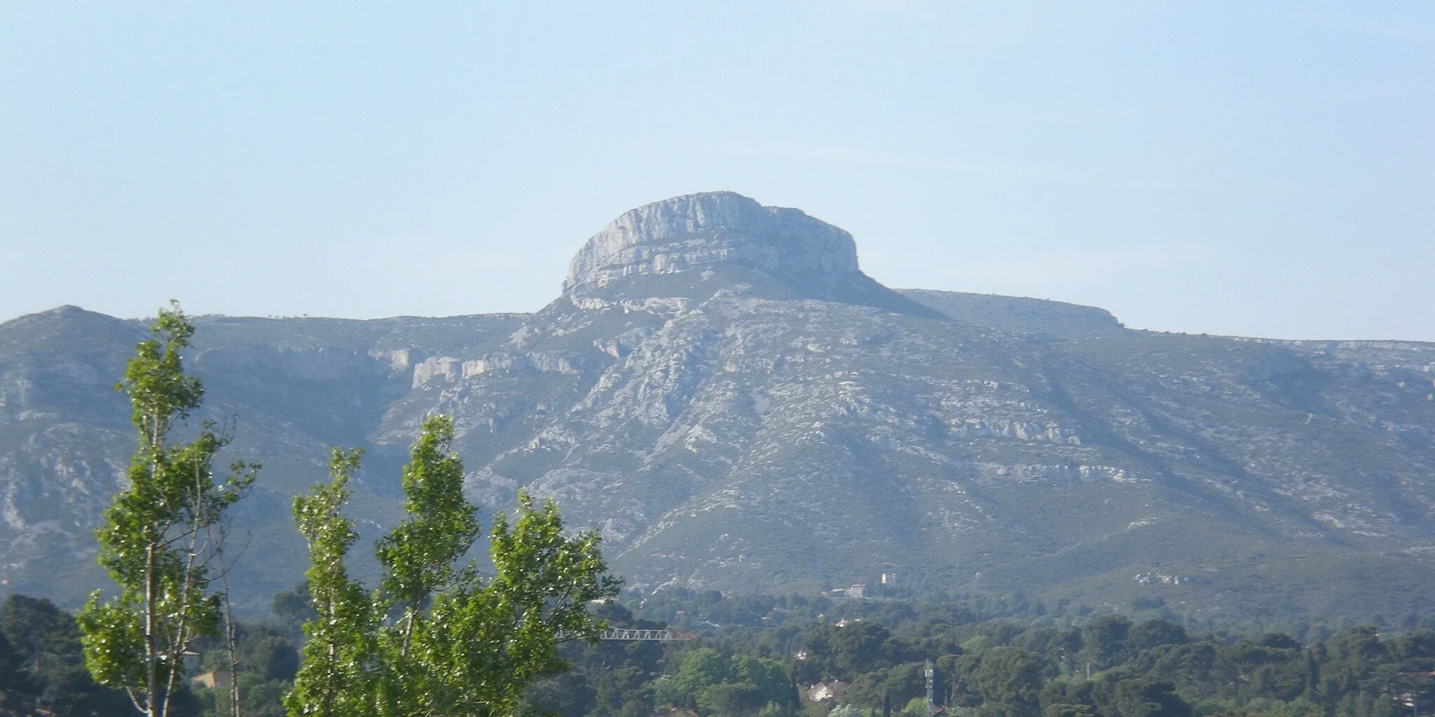 Photo showing: Die Garlaban-massief van Aubagne af gesien