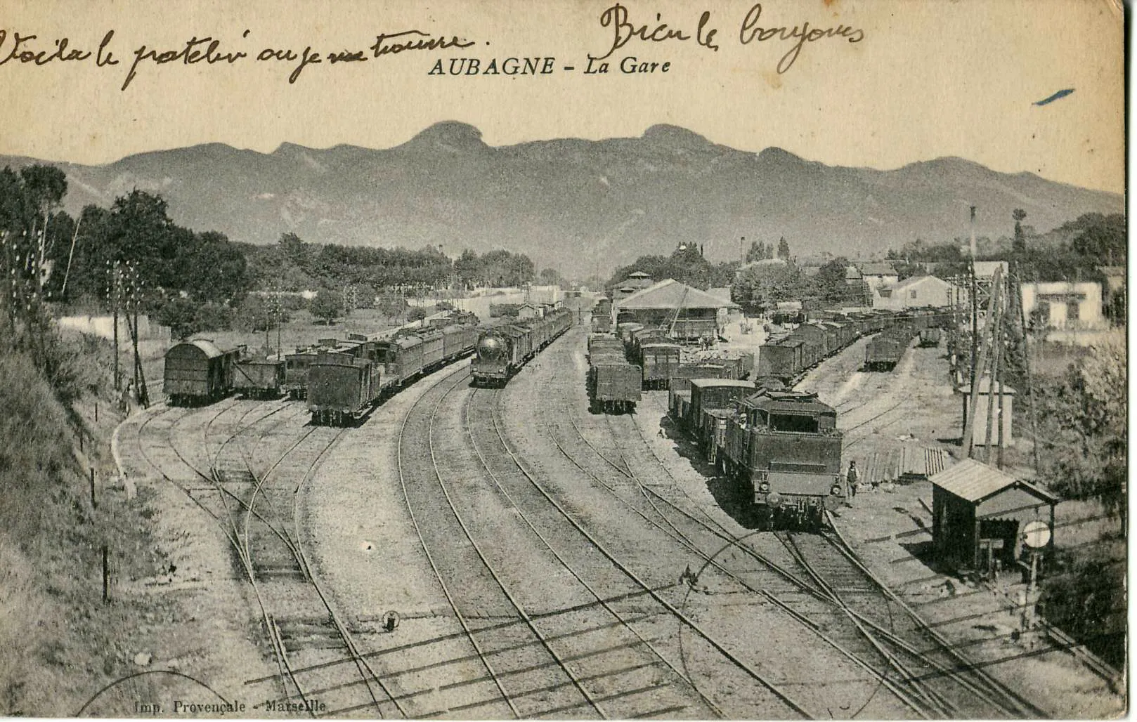 Photo showing: Carte postale ancienne éditée par l'Imprimerie Provençale à Marseille : AUBAGNE - La Gare