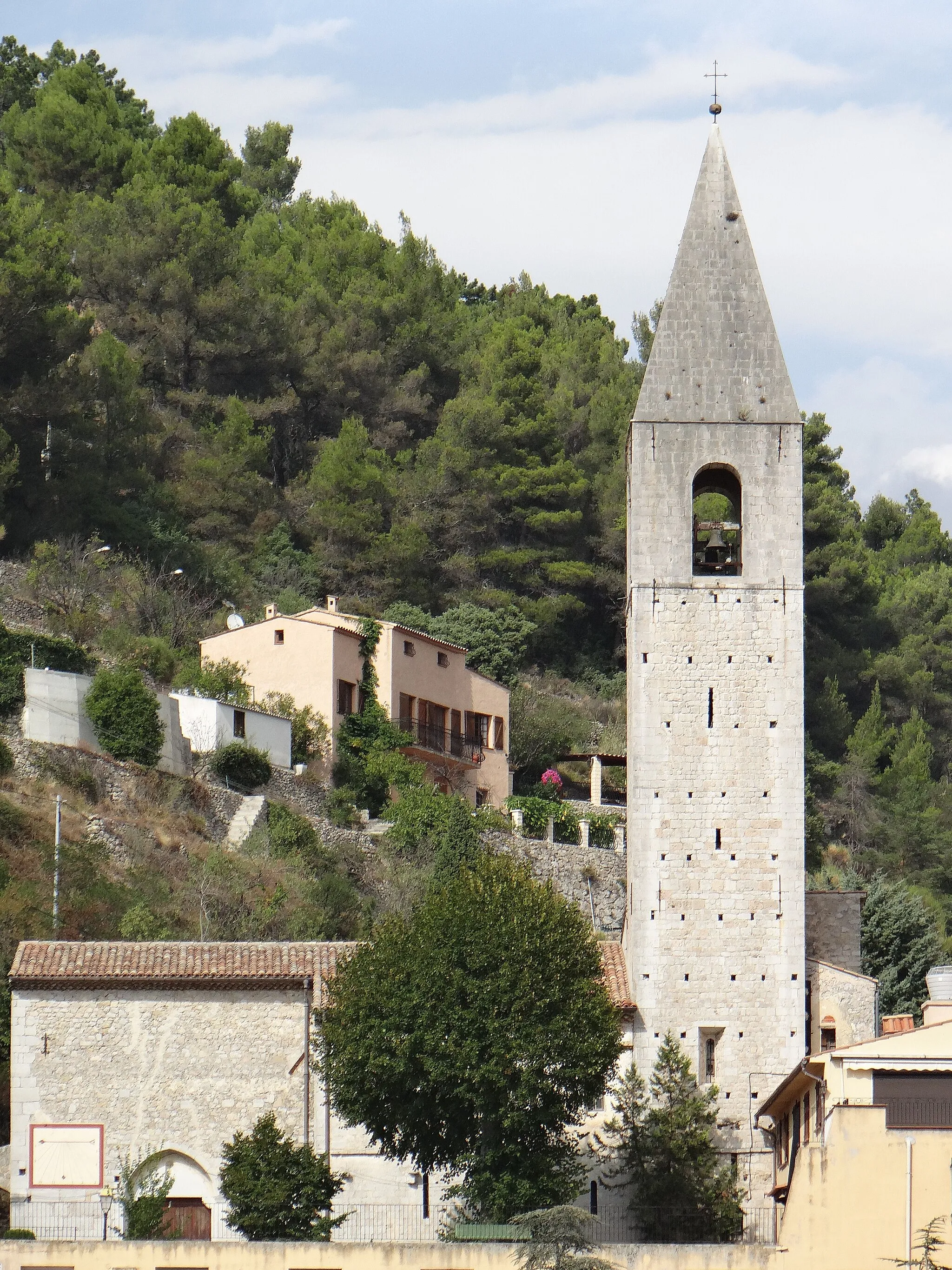 Photo showing: This building is indexed in the base Mérimée, a database of architectural heritage maintained by the French Ministry of Culture, under the reference PA00080812 .