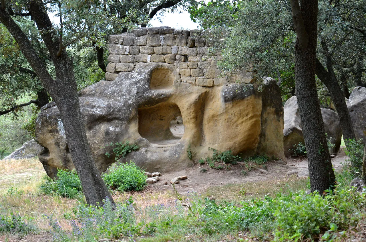 Photo showing: Höhlen von Calès in Lamanon