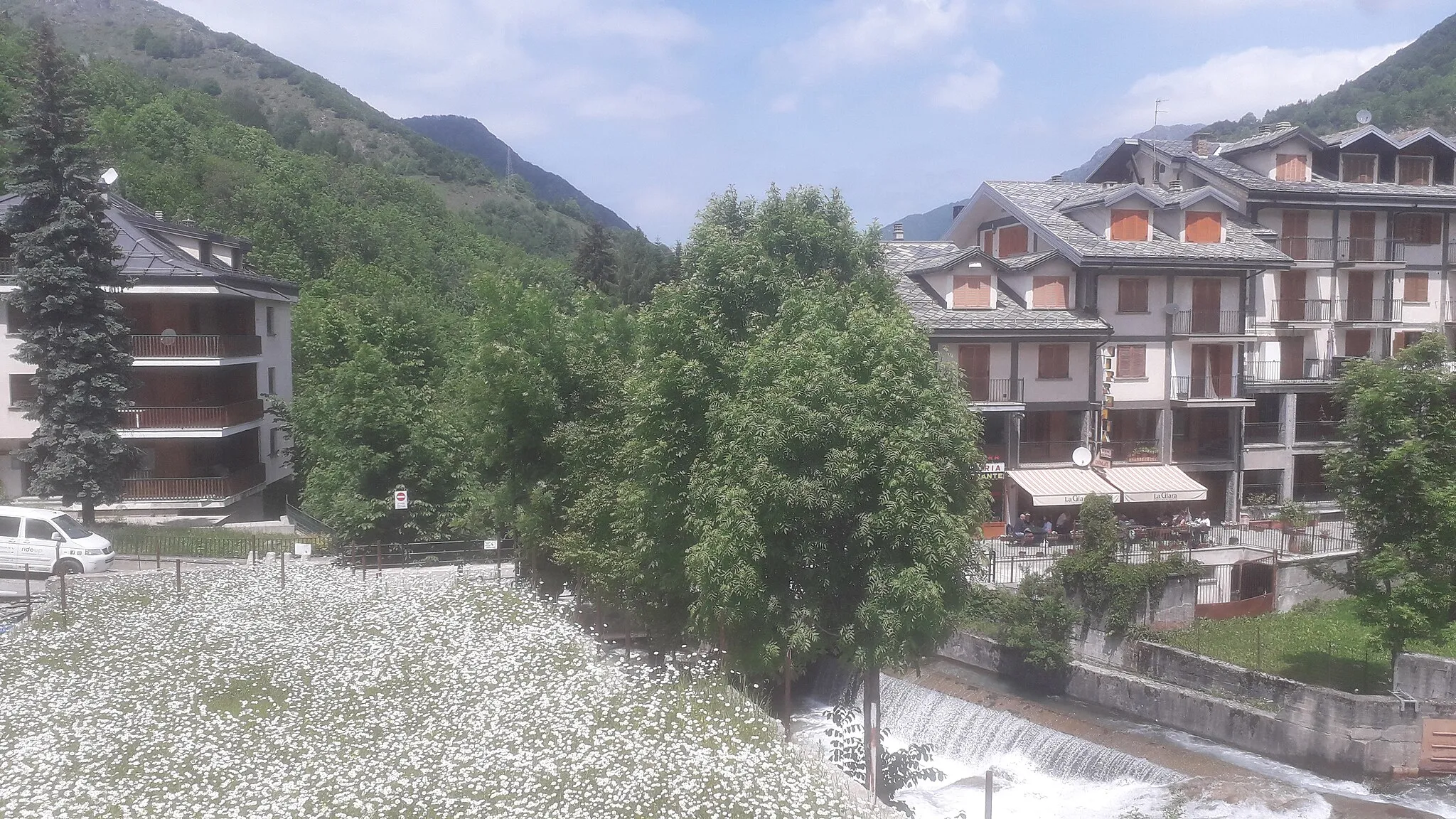 Photo showing: Scorcio di tarda primavera a Limone Piemonte (zona Via Molino Soprano).