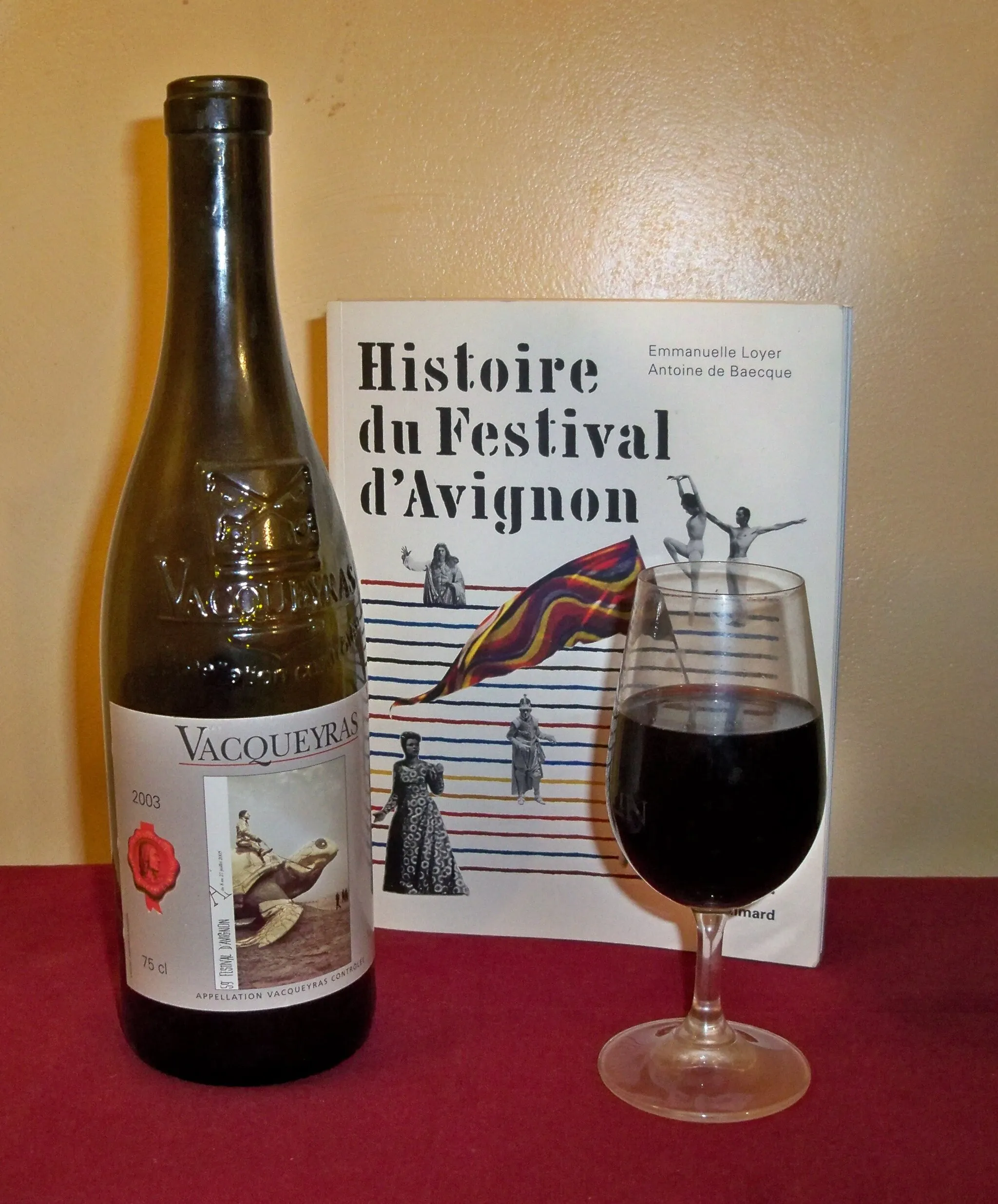 Photo showing: Vacqueyras, cuvée spéciale Festival d'Avignon