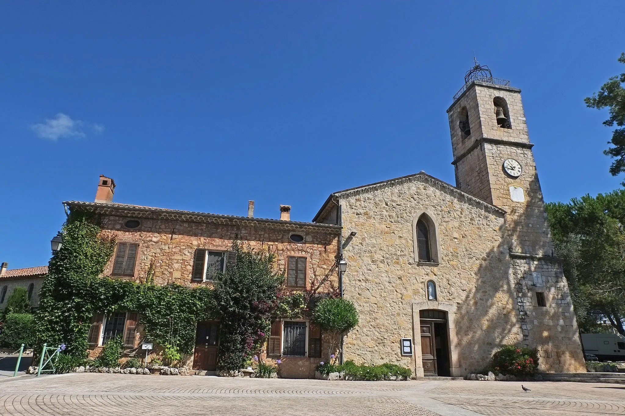 Photo showing: Église du Rouret et maison mitoyenne