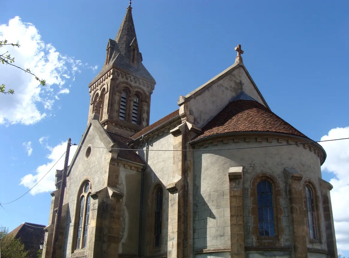 Photo showing: L'église de Croix-de-la-Pigne, commune de Pellafol (Isère) : chevet. Abside en cul-de-four avec toit conique couvert en tuiles-écailles.