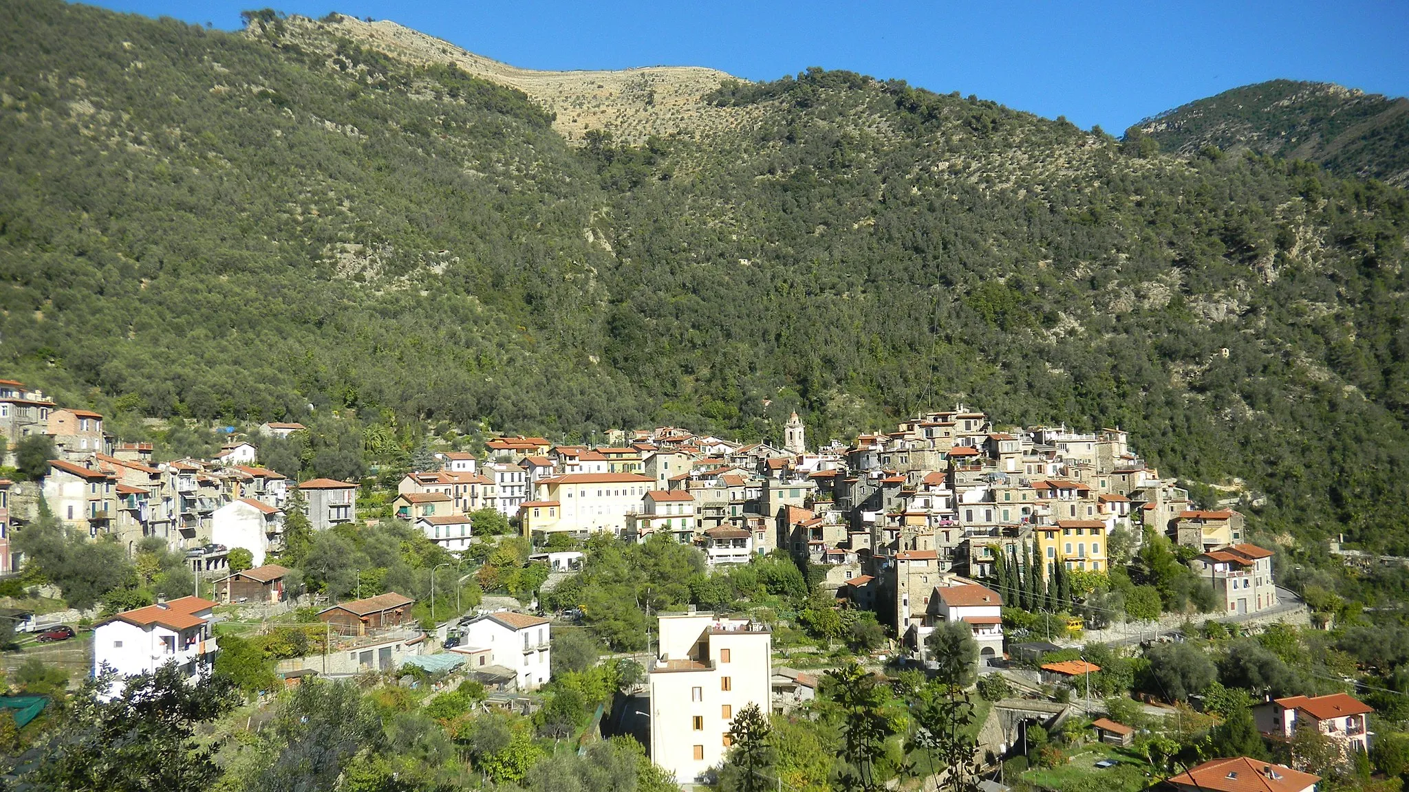 Photo showing: Airole, Val Roja, Italia