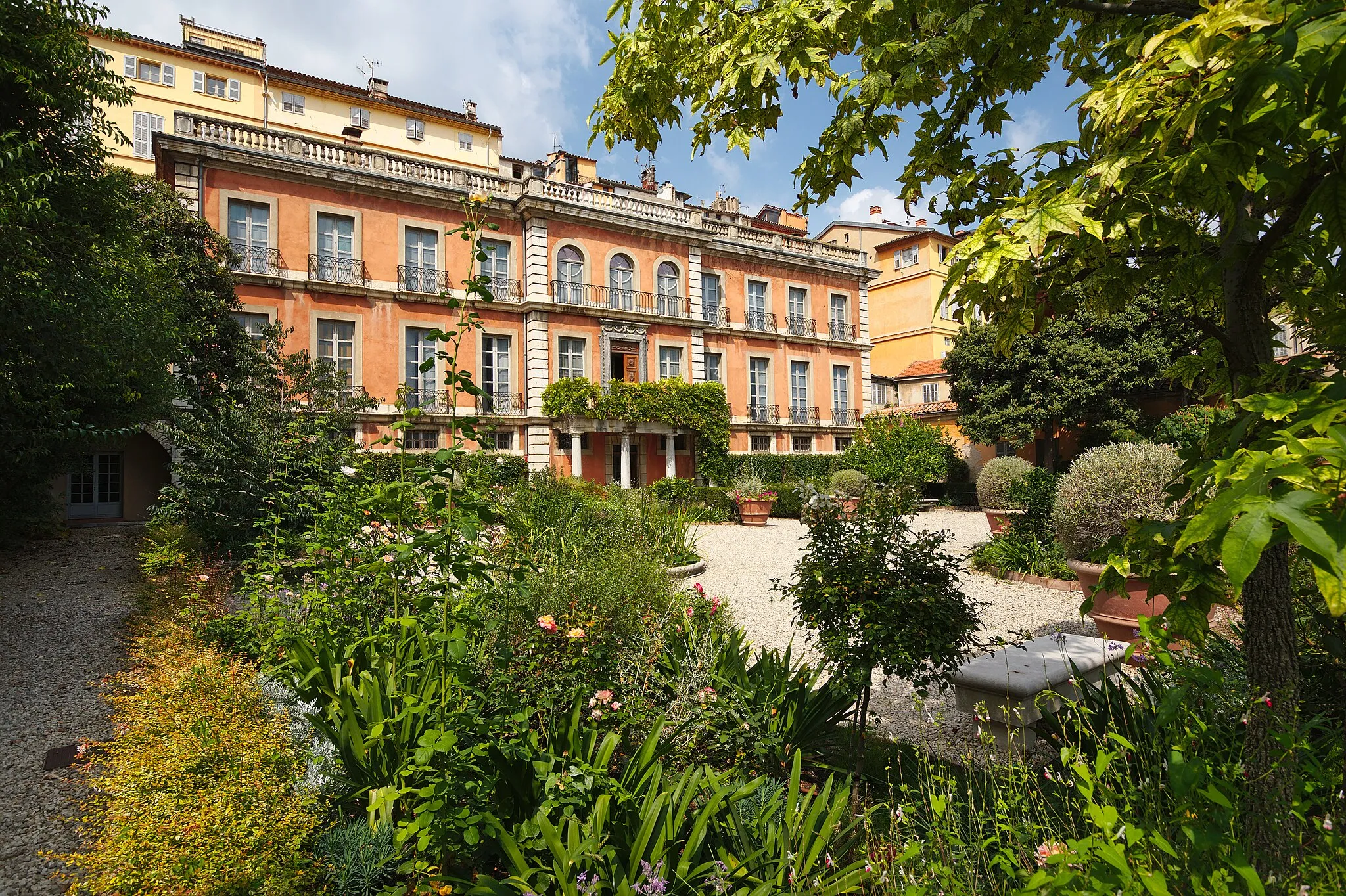 Photo showing: This building is indexed in the base Mérimée, a database of architectural heritage maintained by the French Ministry of Culture, under the reference PA00080732 .