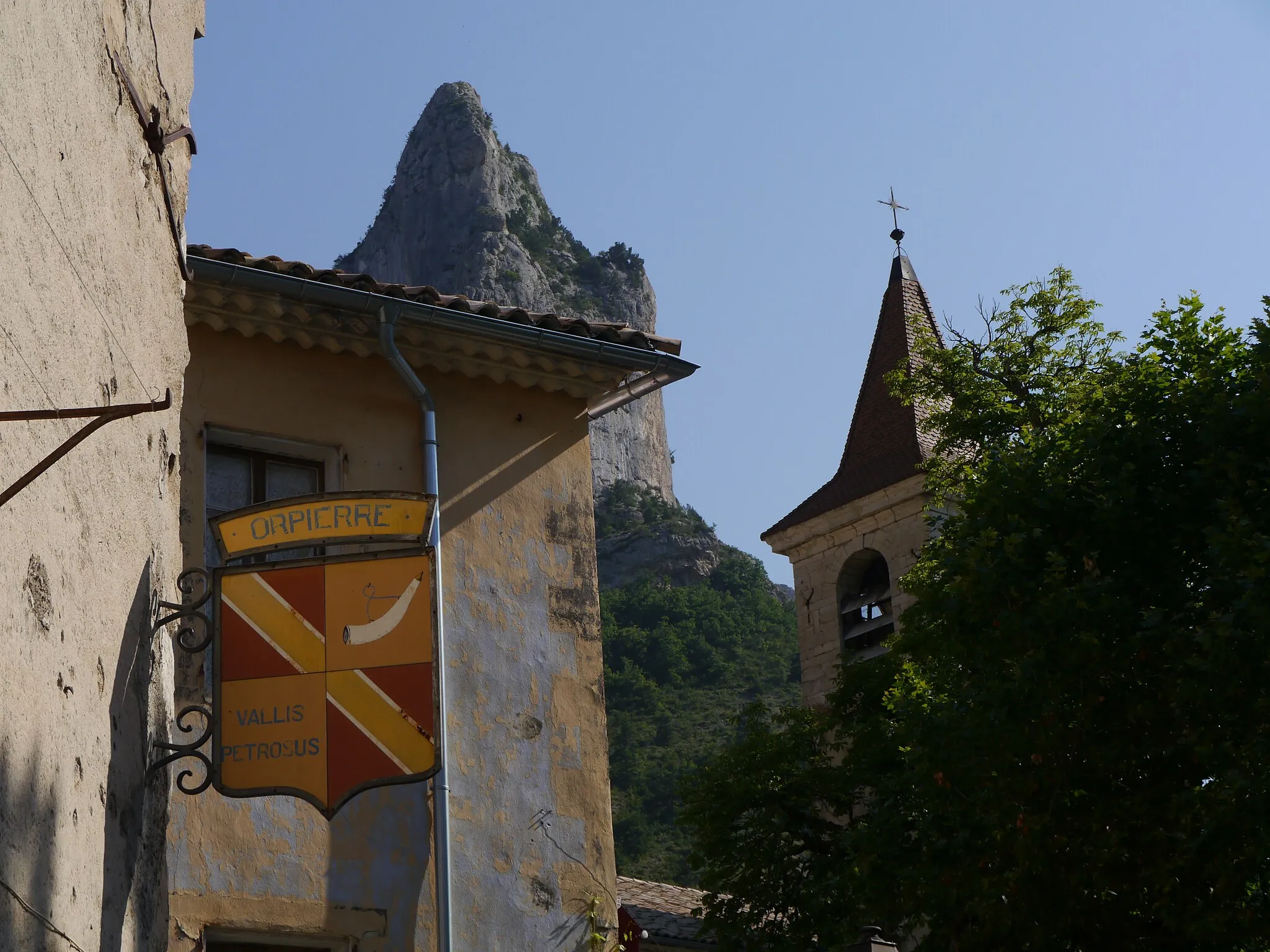 Photo showing: Vue d'Orpierre, village des Hautes-Alpes