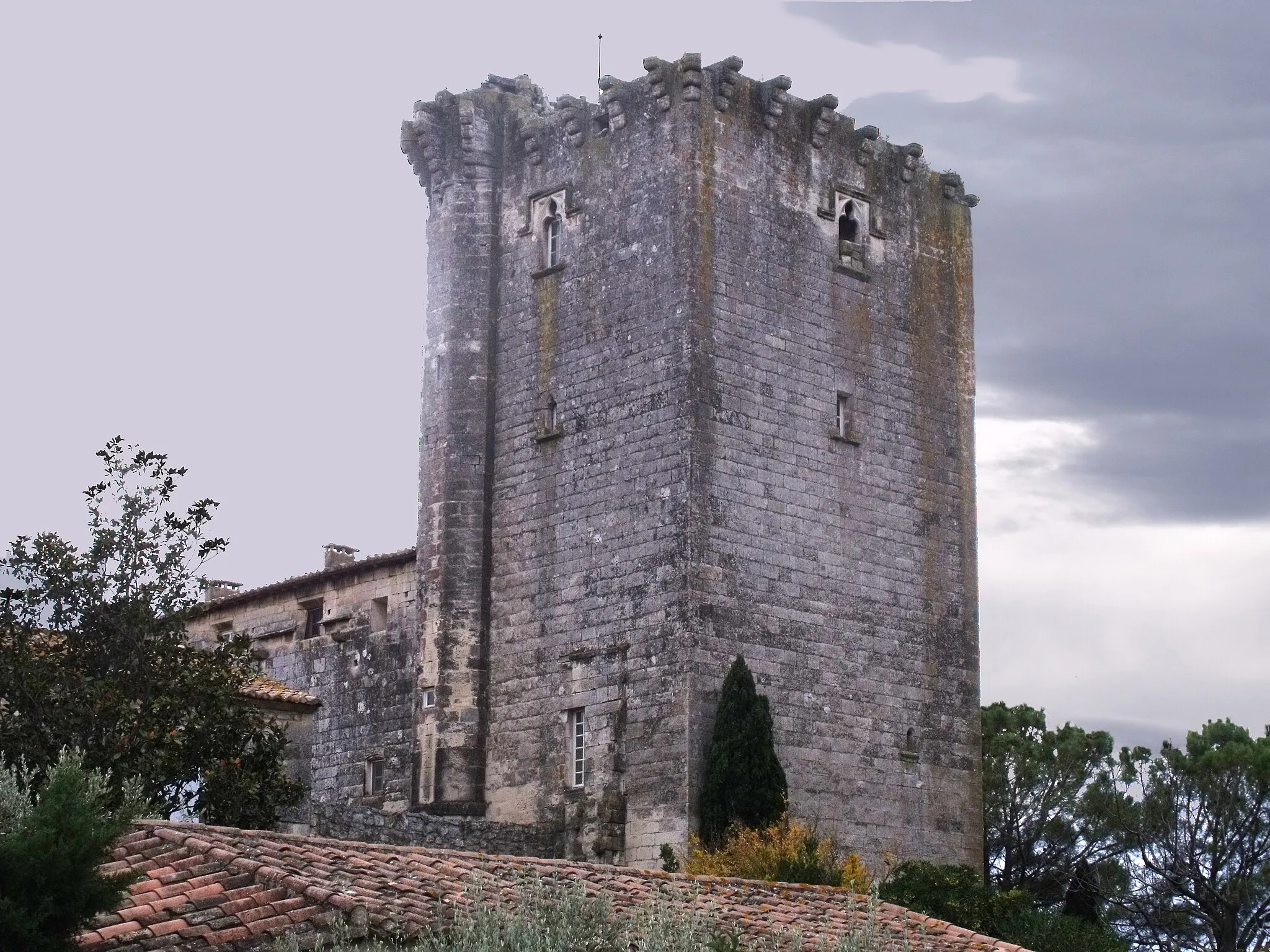 Photo showing: Tour des Abbés (Fontvieille, Bouches-du-Rhône, France).