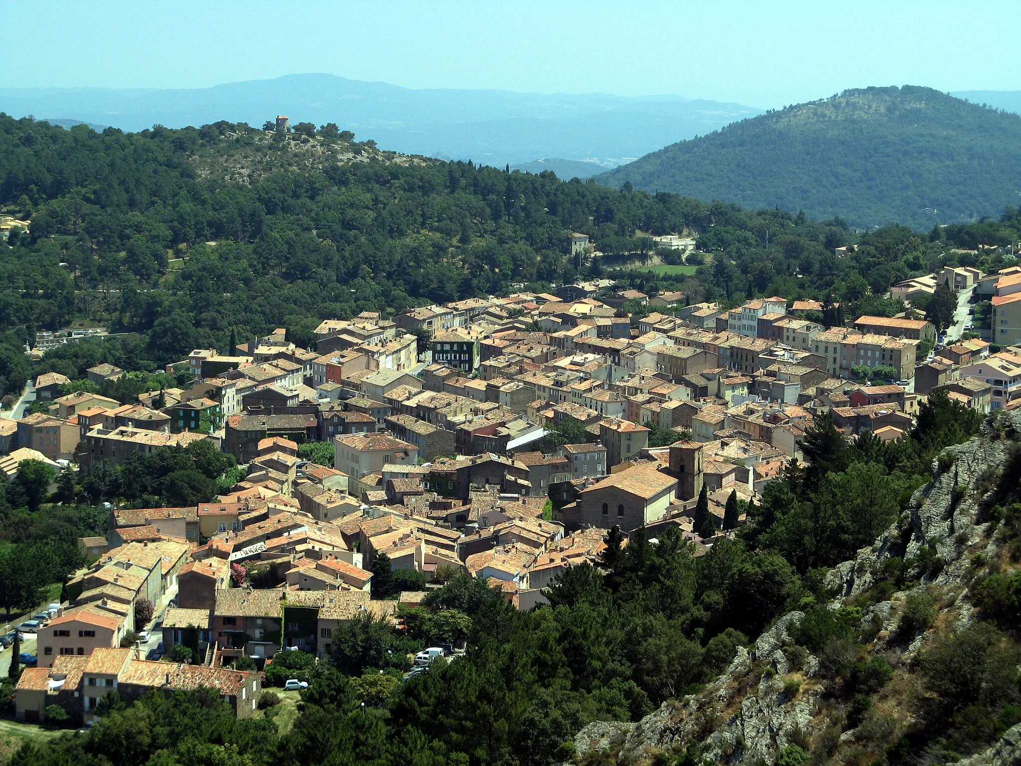 Photo showing: La Garde-Freinet (Var), vue générale de la ville depuis le fort.