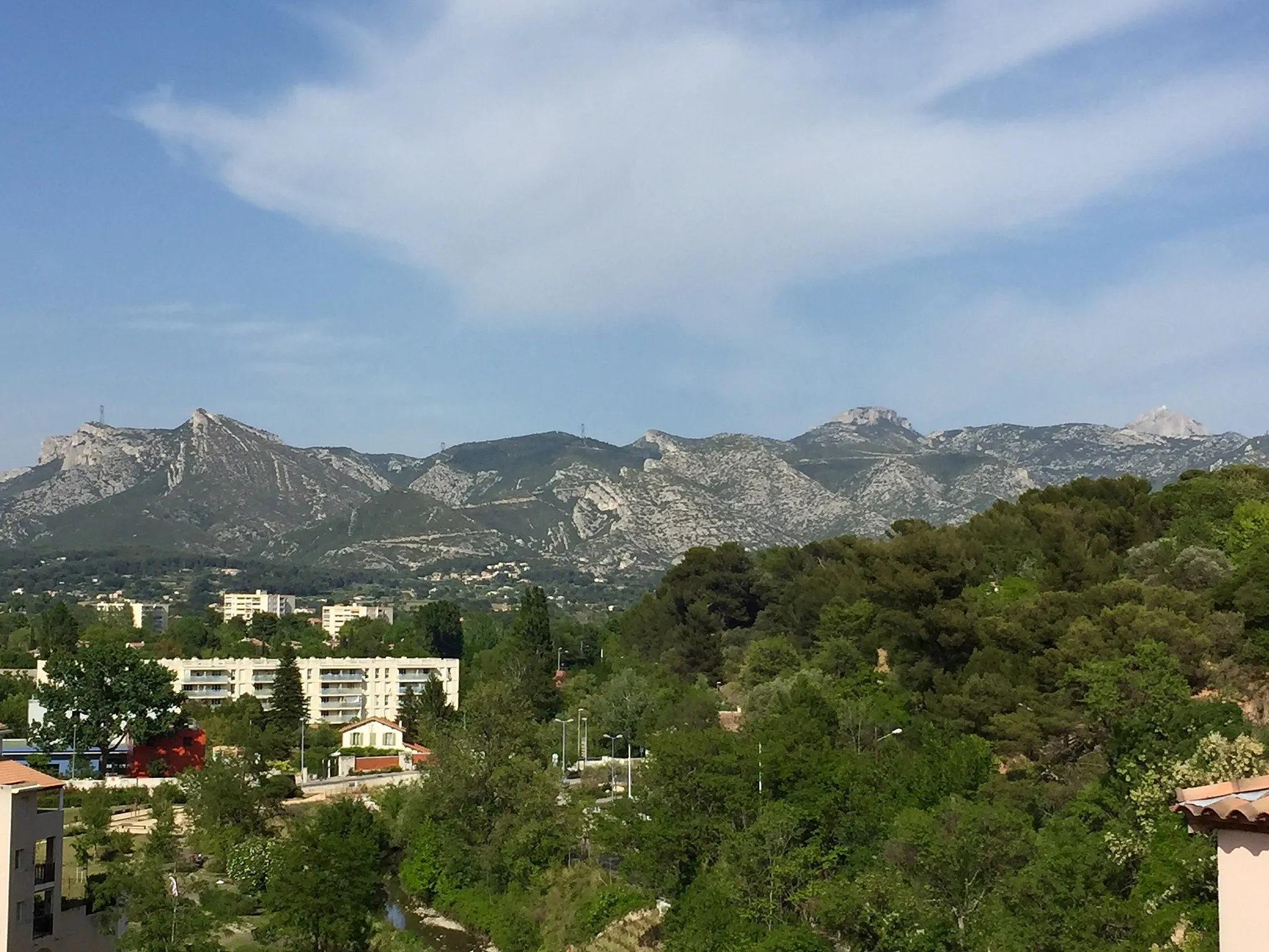 Photo showing: The Sainte-Baume seen from Aubagne city center