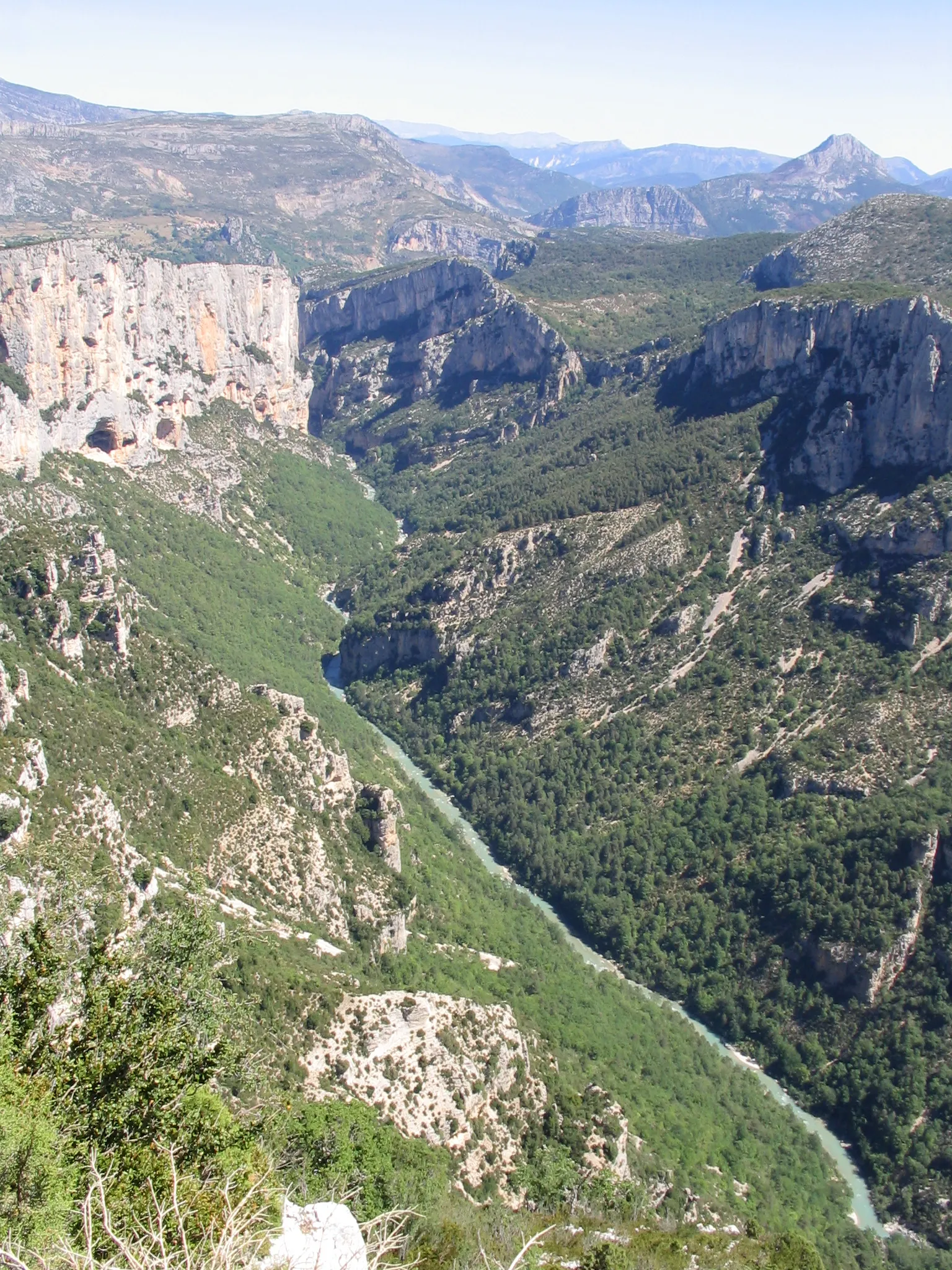 Photo showing: Grand Canyon du Verdon, view from north rim. In background: village Rougon.