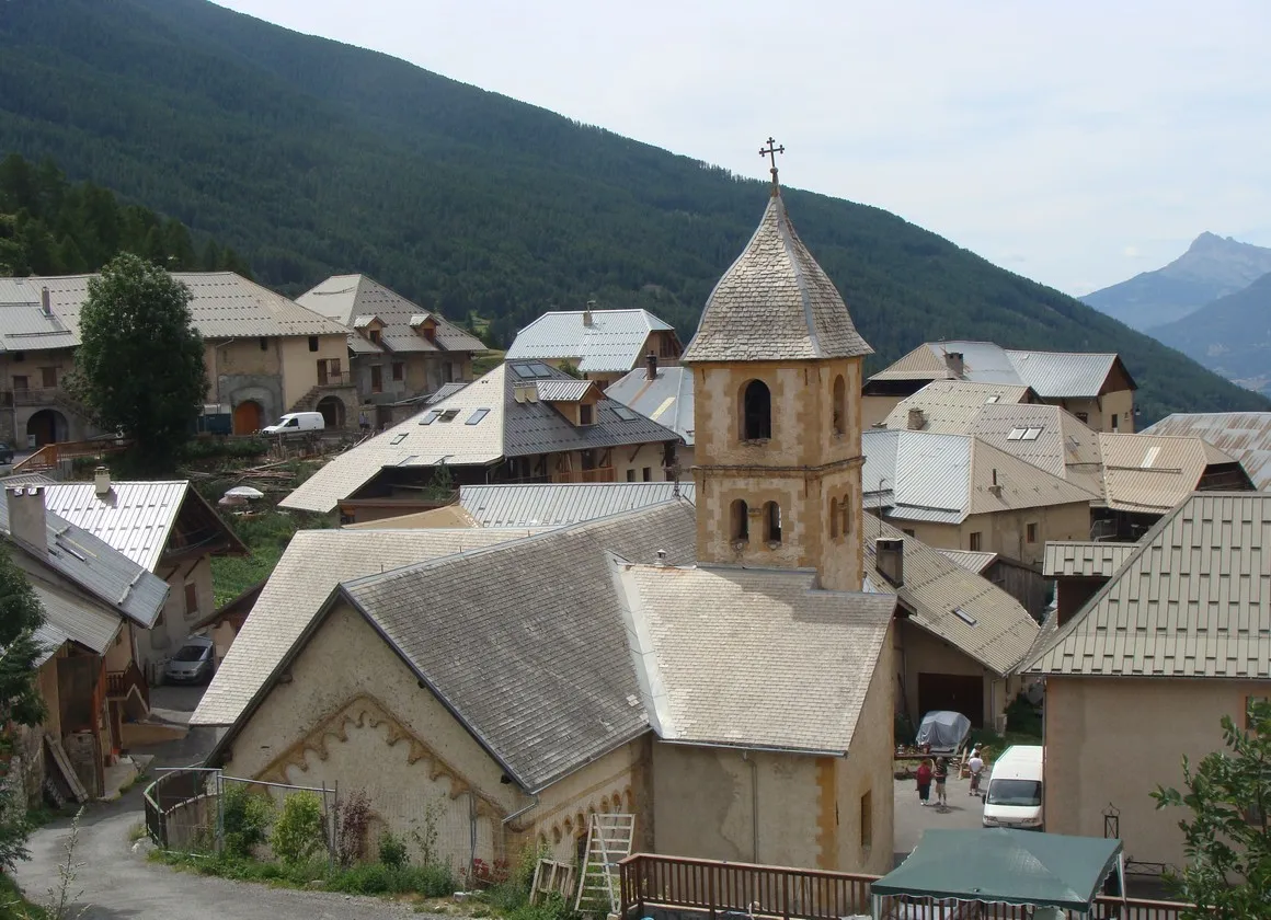Photo showing: Vue du village de Crévoux.