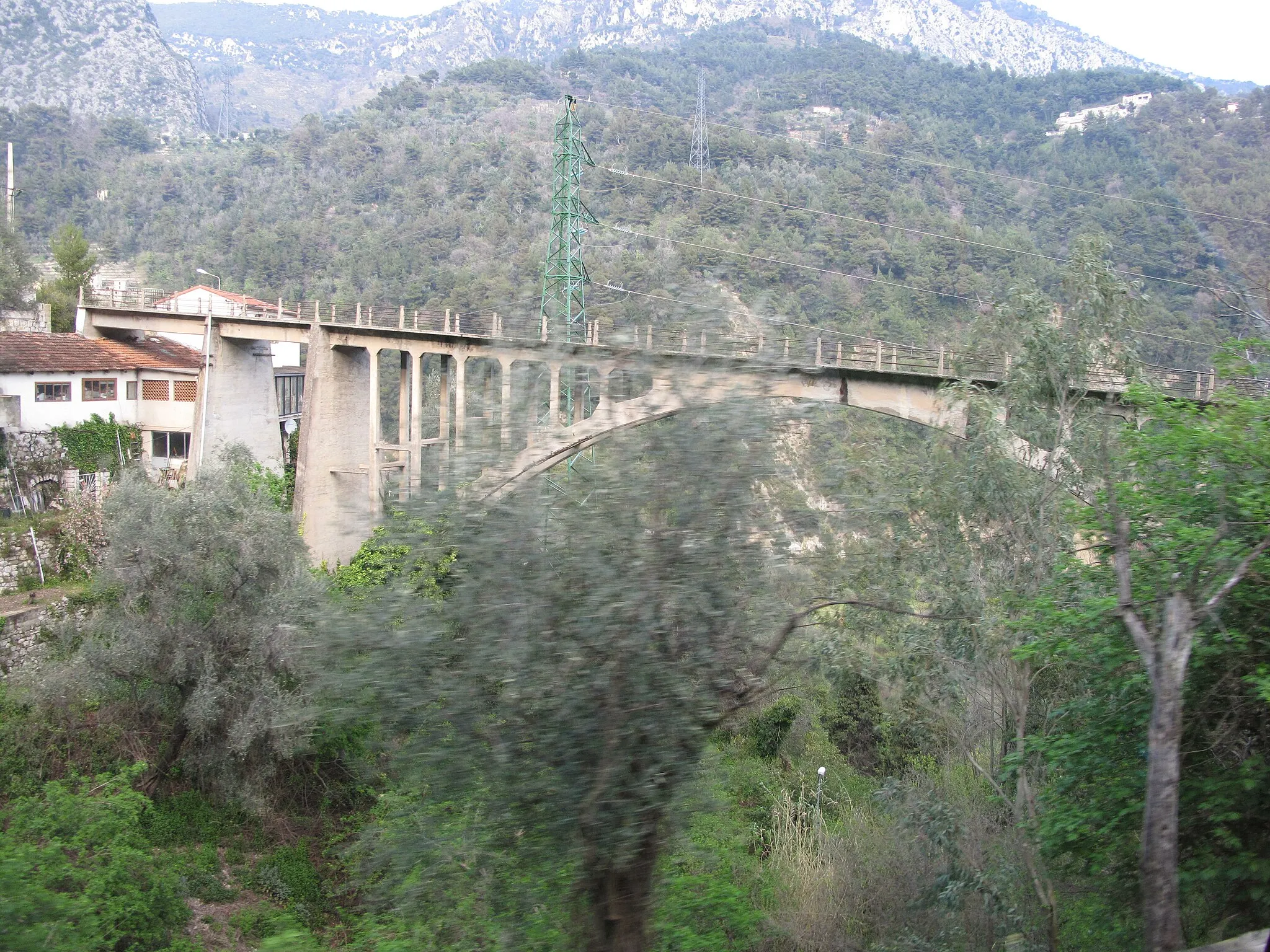 Photo showing: The viaduc de Monti on the former tramway line between Menton and Sospel (Alpes-Maritimes, France). The line was closed in 1931.