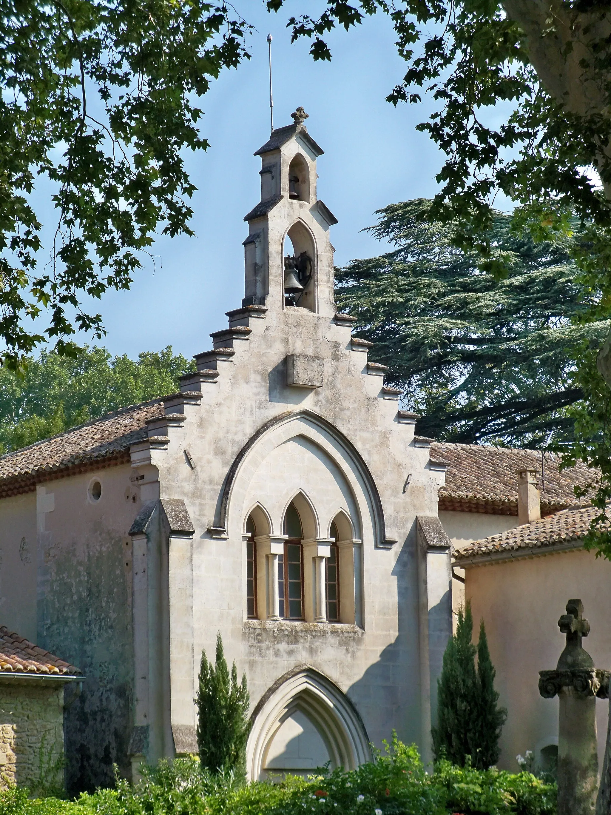 Photo showing: This building is indexed in the base Mérimée, a database of architectural heritage maintained by the French Ministry of Culture, under the reference PA84000014 .