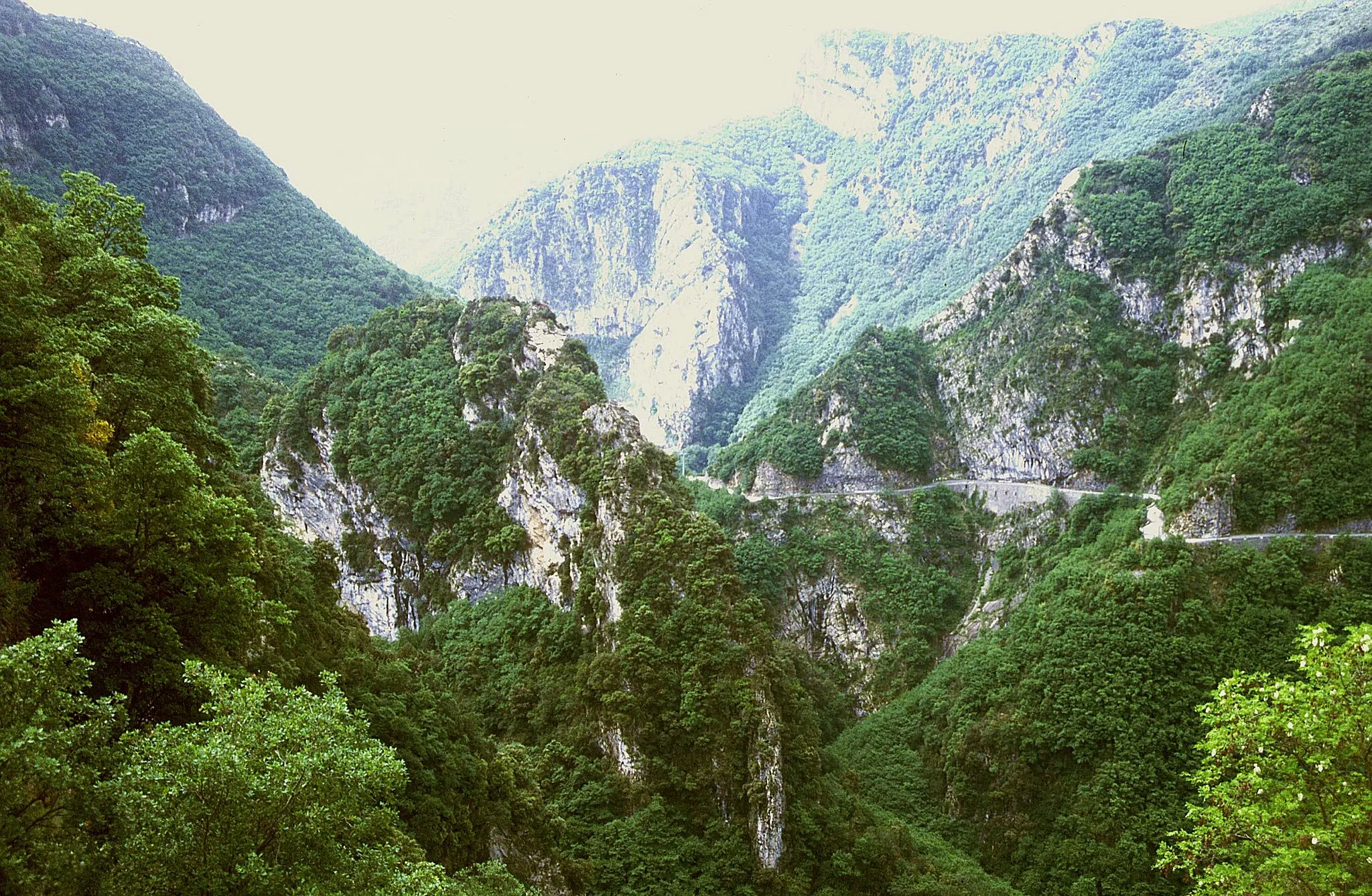 Photo showing: Col de Turini/Alpes Maritimes. Ici une portion entre les gorges du Piaion et la chapelle Notre-Dame de Menour.