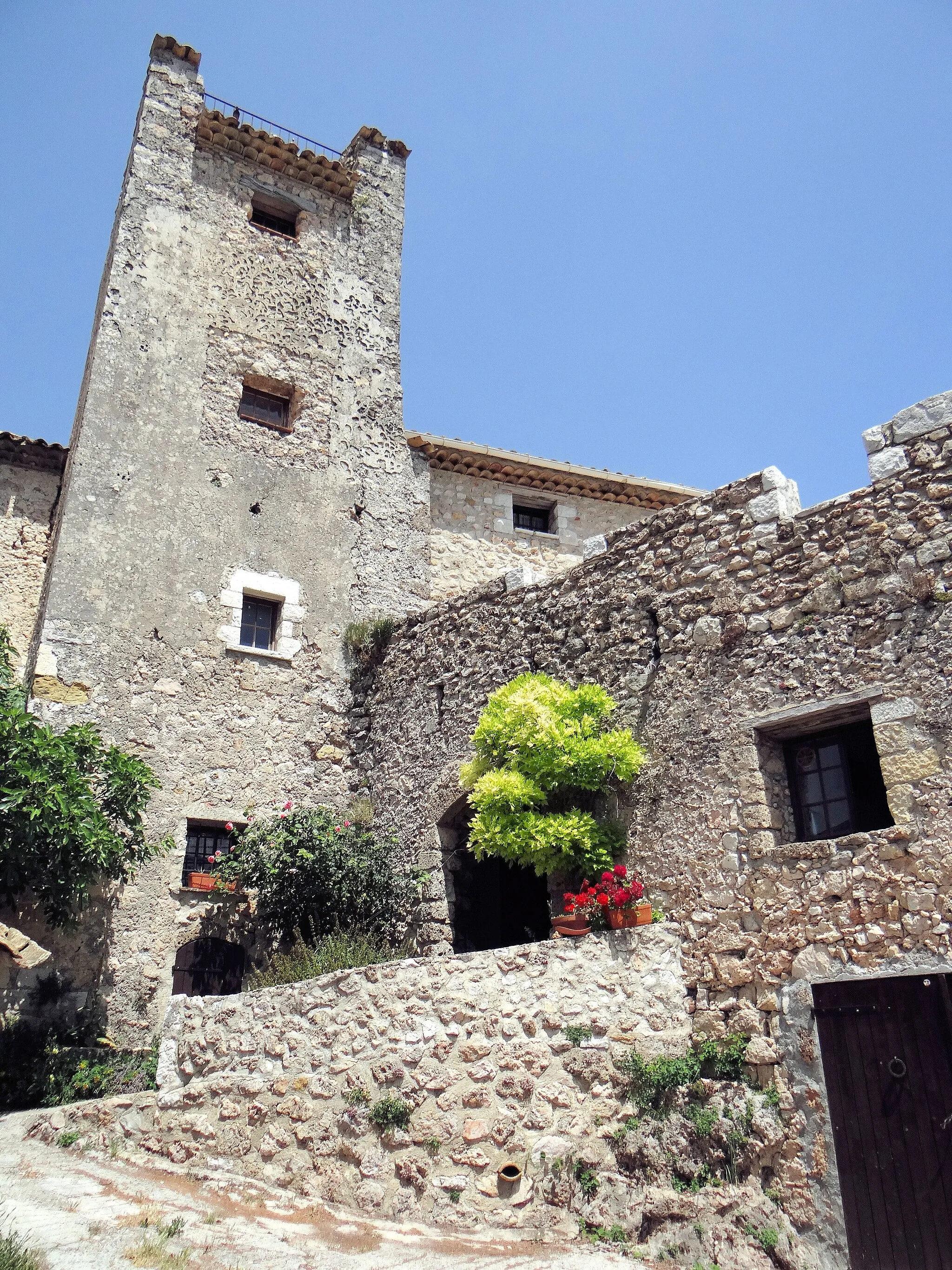 Photo showing: Bézaudun-les-Alpes - La tour du château