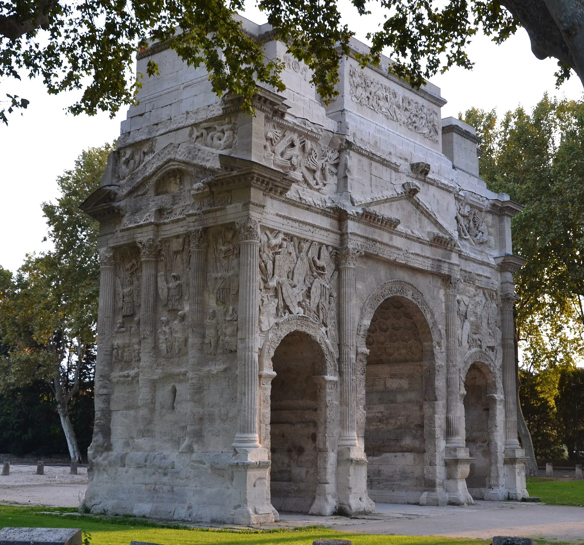 Photo showing: This building is indexed in the base Mérimée, a database of architectural heritage maintained by the French Ministry of Culture, under the reference PA00082097 .