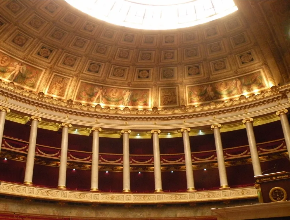 Photo showing: Same photo as "Hémicycle 2 Palais Bourbon", specially scropped to be used as a logo by the French Politicis portal on the fr.wikipedia.org
