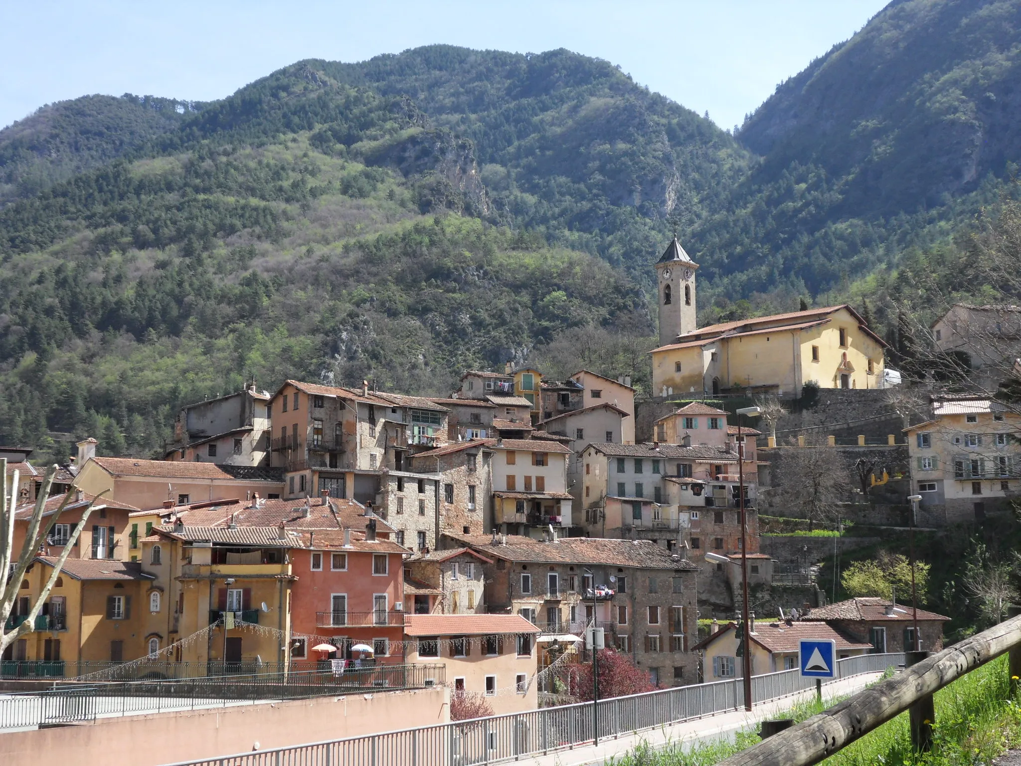 Photo showing: Lantosque. Vue sur le village.