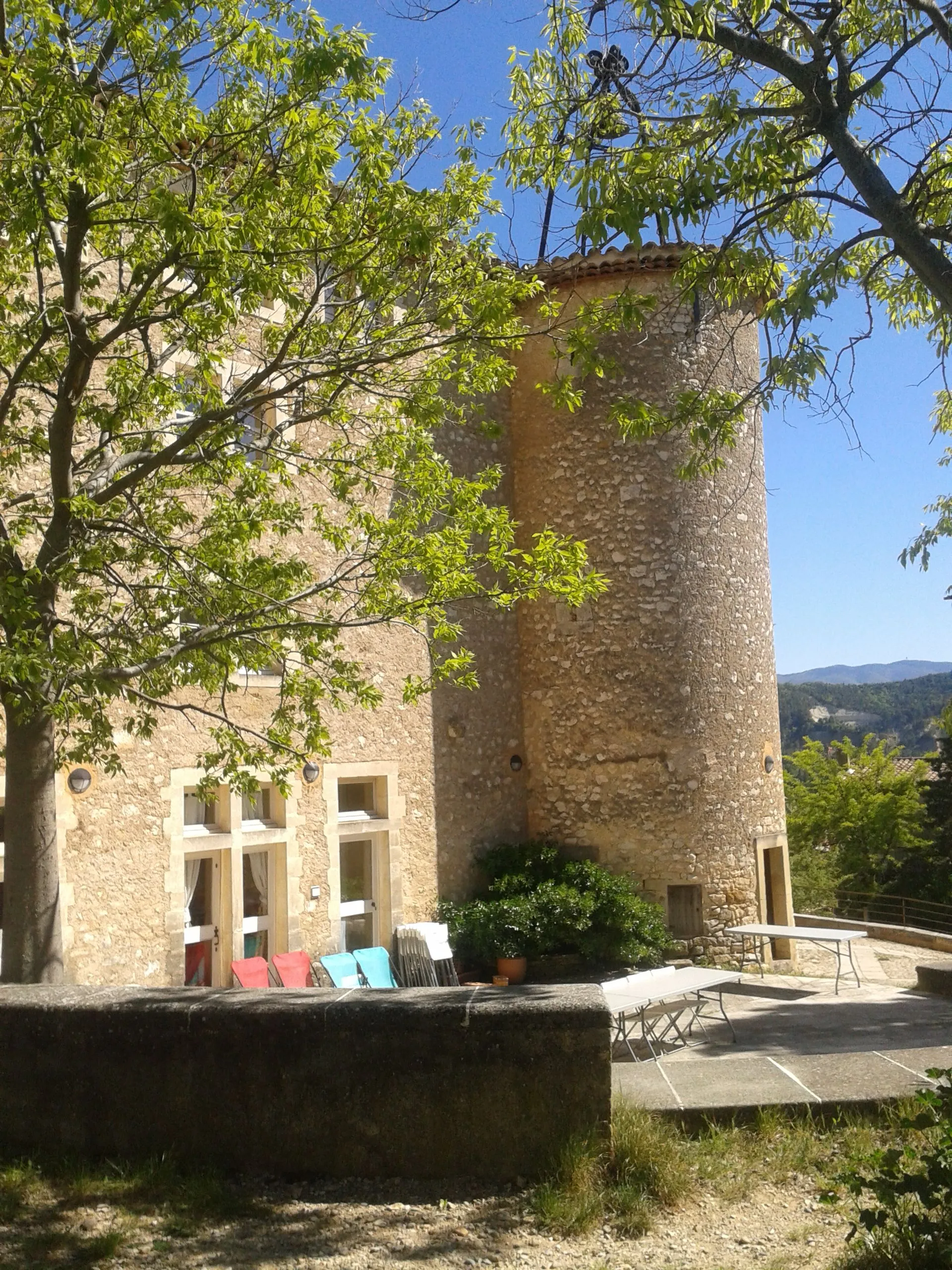Photo showing: Château de Rustrel cheminée, salle, élévation, décor intérieur, toiture