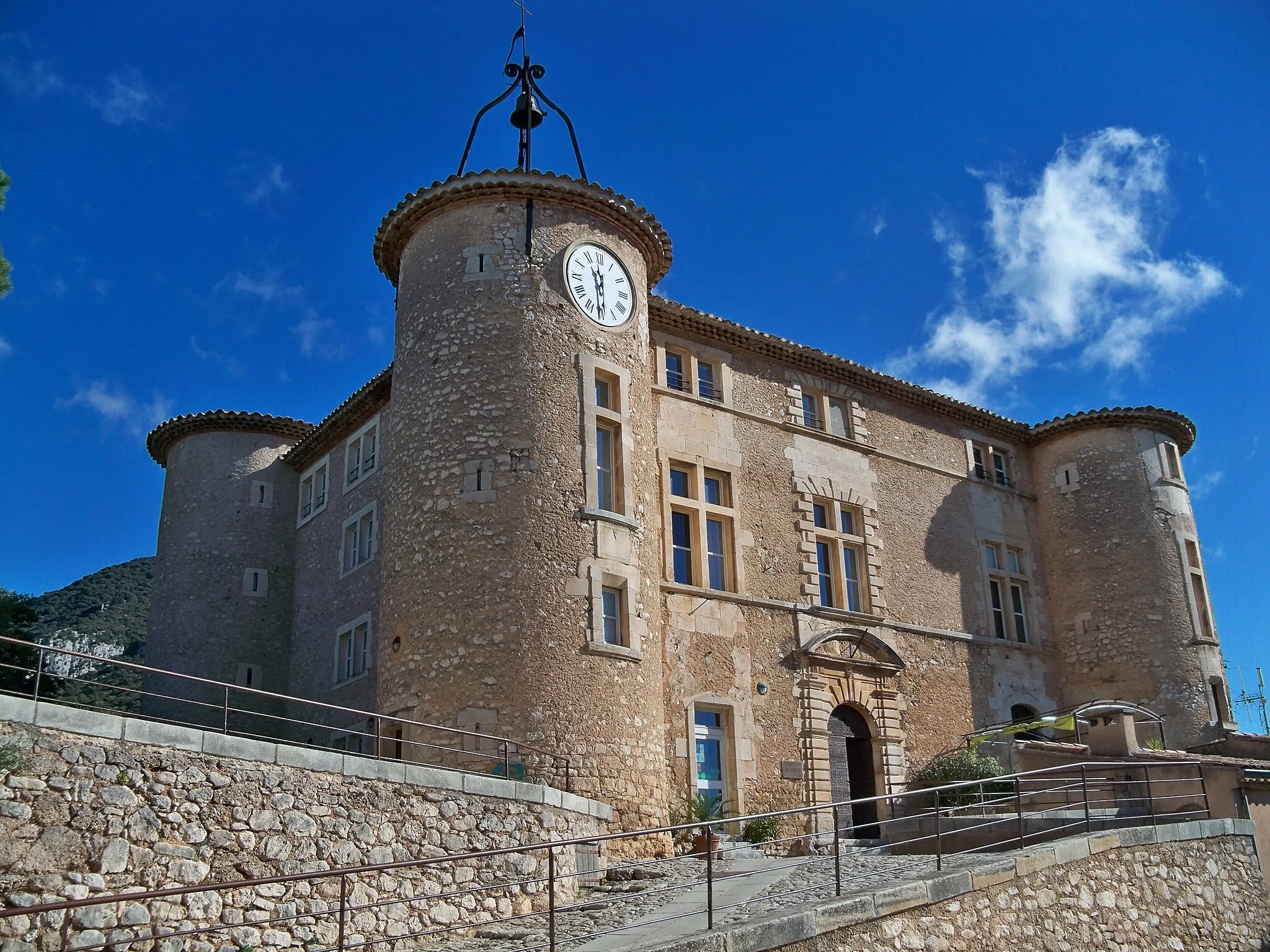 Photo showing: Chateau de Rustrel, Vauclue, France