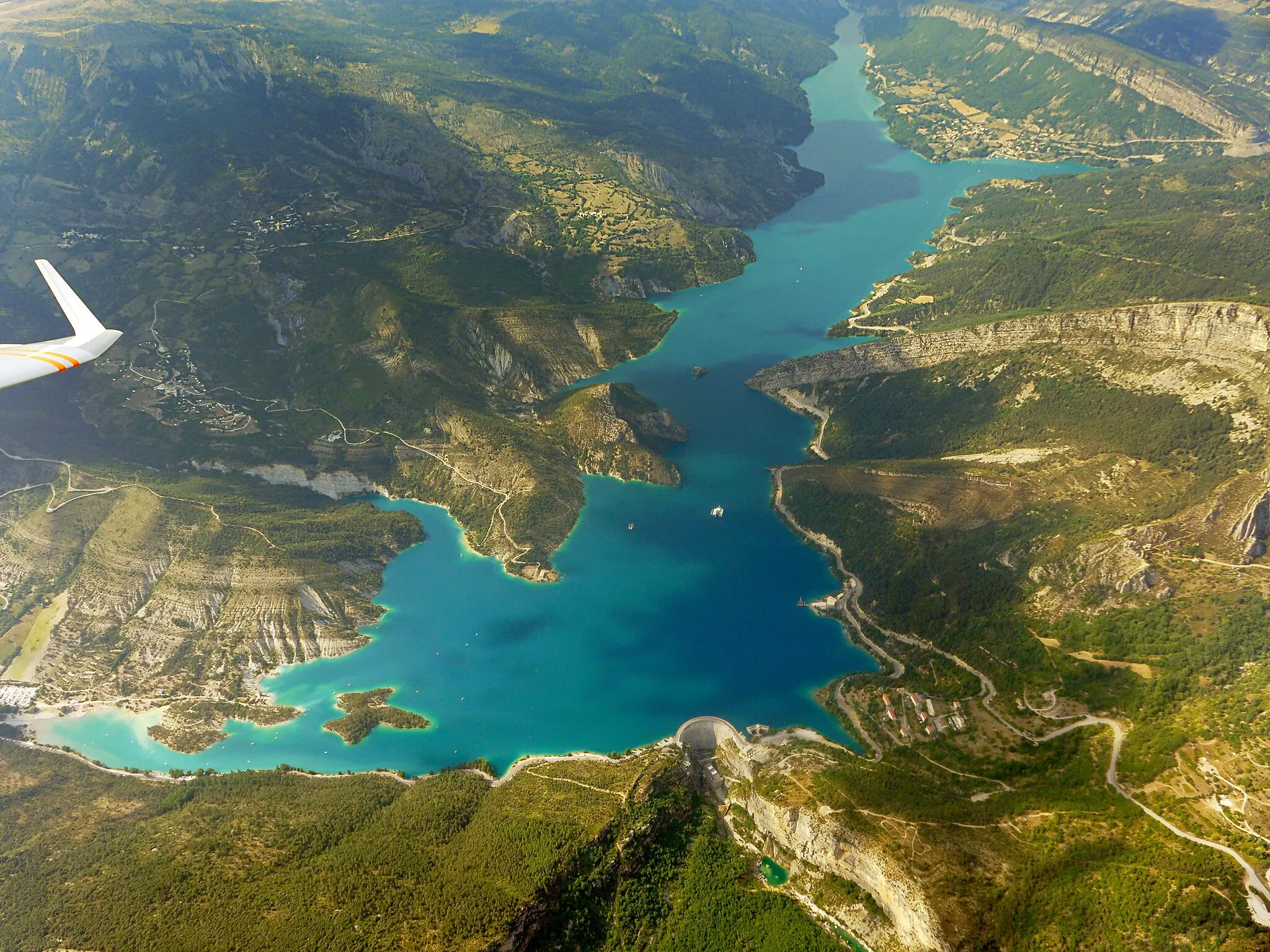 Photo showing: Aerial view taken from 2500 metres altitude of the reservoir and dam.