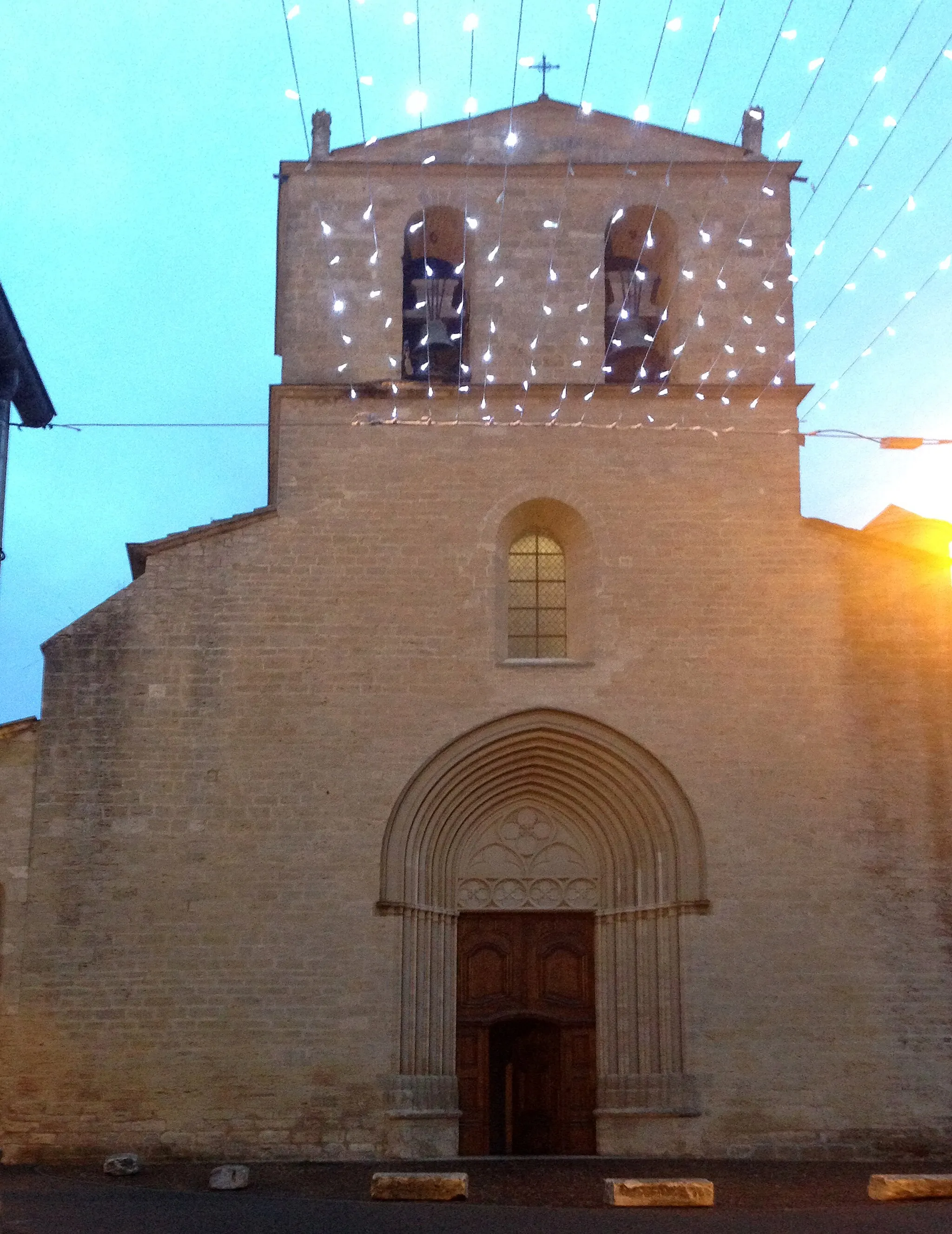 Photo showing: Église Notre-Dame-de-Beaulieu de Cucuron en hiver