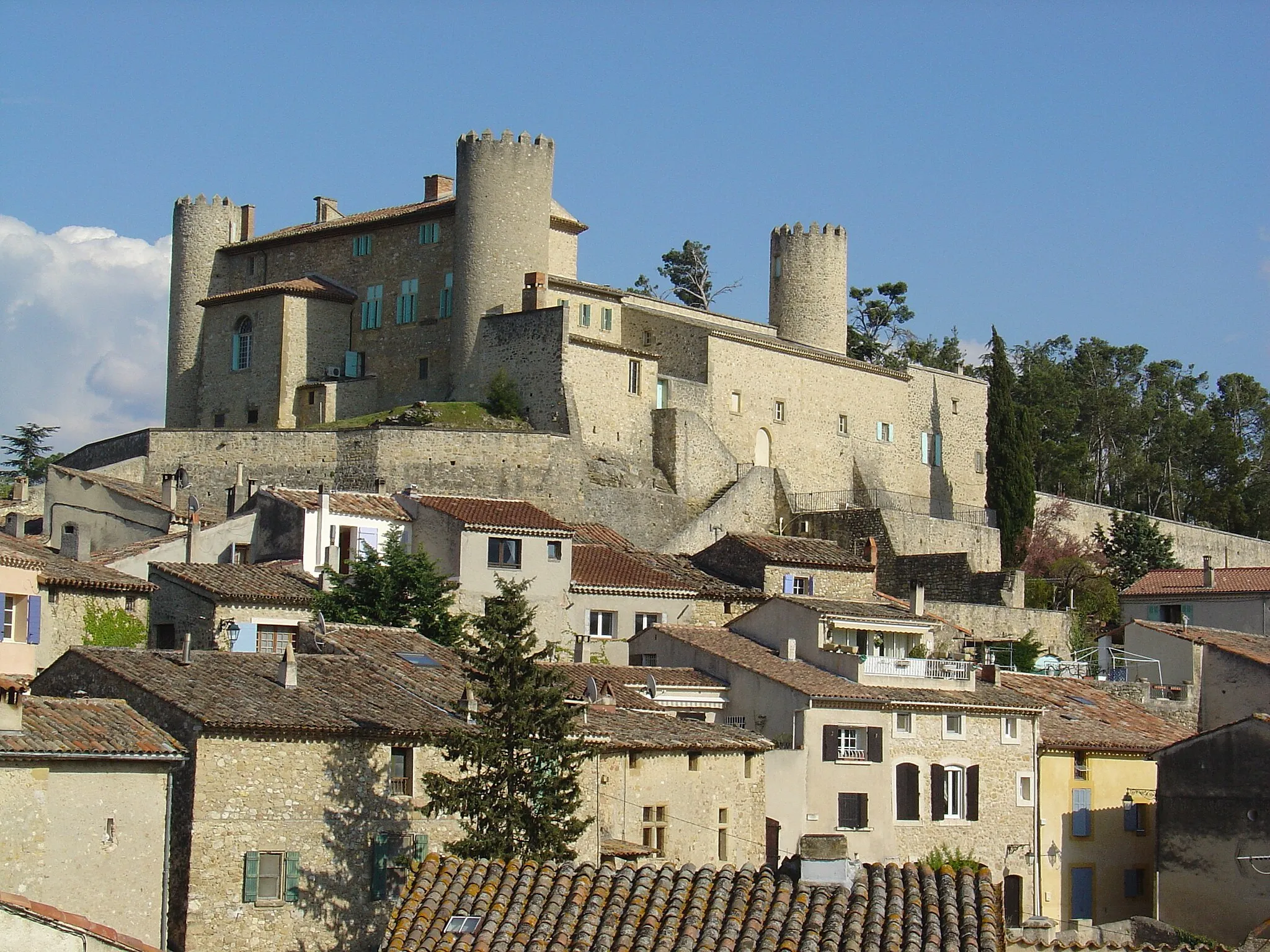 Photo showing: Description : Le château de Mirabeau - Vaucluse (84)- France
Source : image personnelle