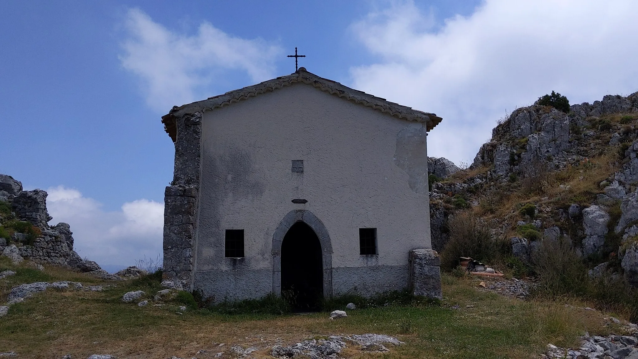 Photo showing: Face extérieure de la chapelle Saint-Michel de Rocca Sparvièra