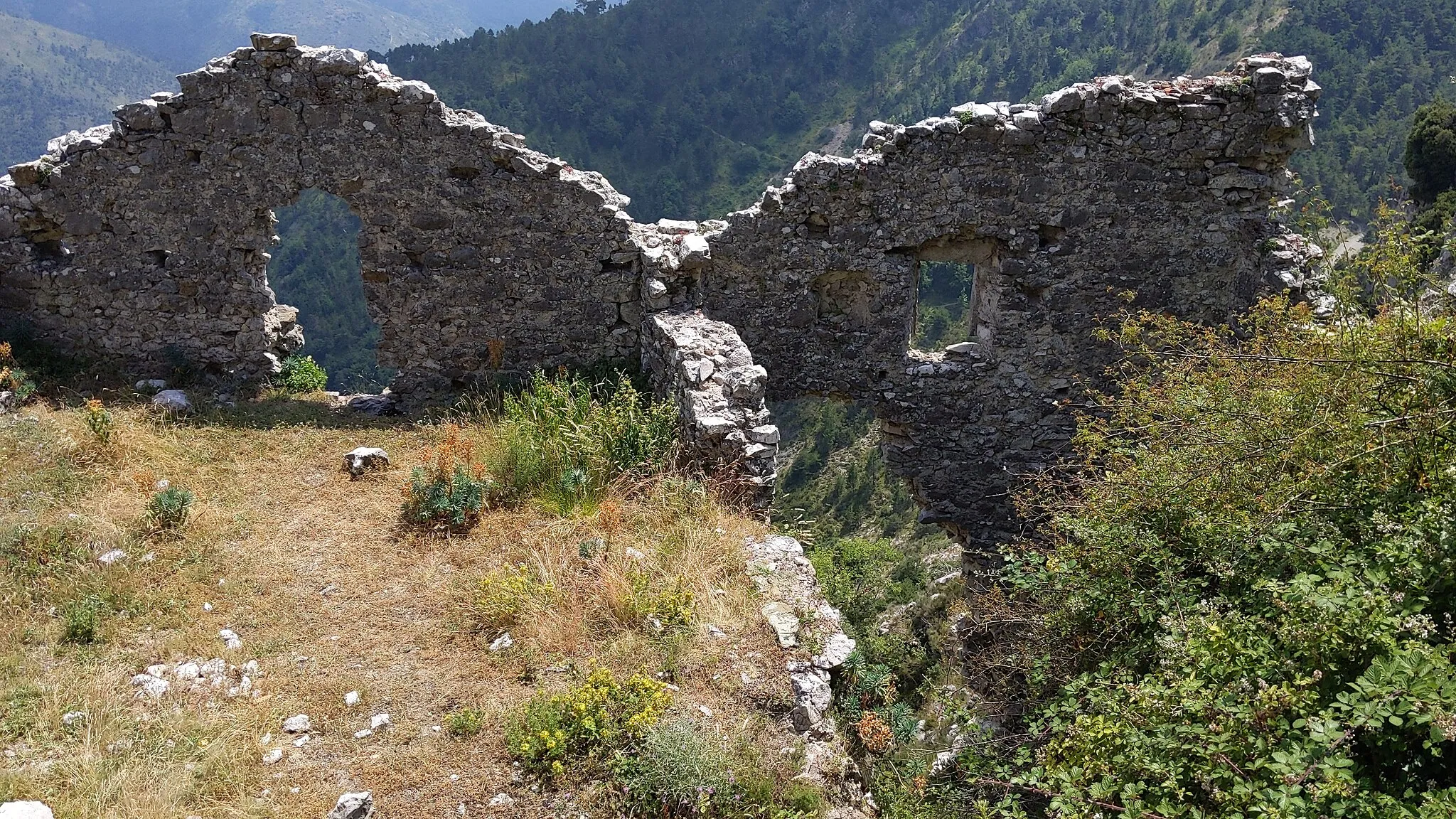 Photo showing: Ruines de Rocca Sparvièra