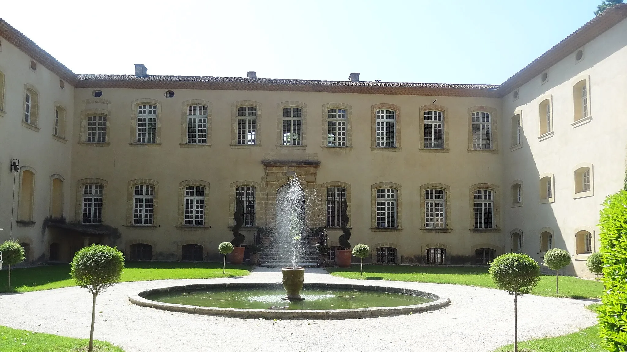 Photo showing: This building is classé au titre des monuments historiques de la France. It is indexed in the base Mérimée, a database of architectural heritage maintained by the French Ministry of Culture, under the reference PA00080992 .