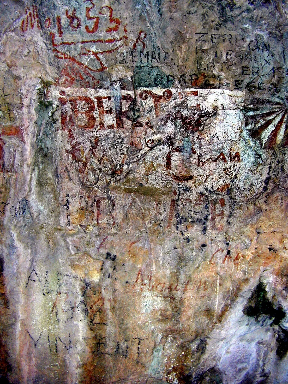 Photo showing: Painted cave on Siagne