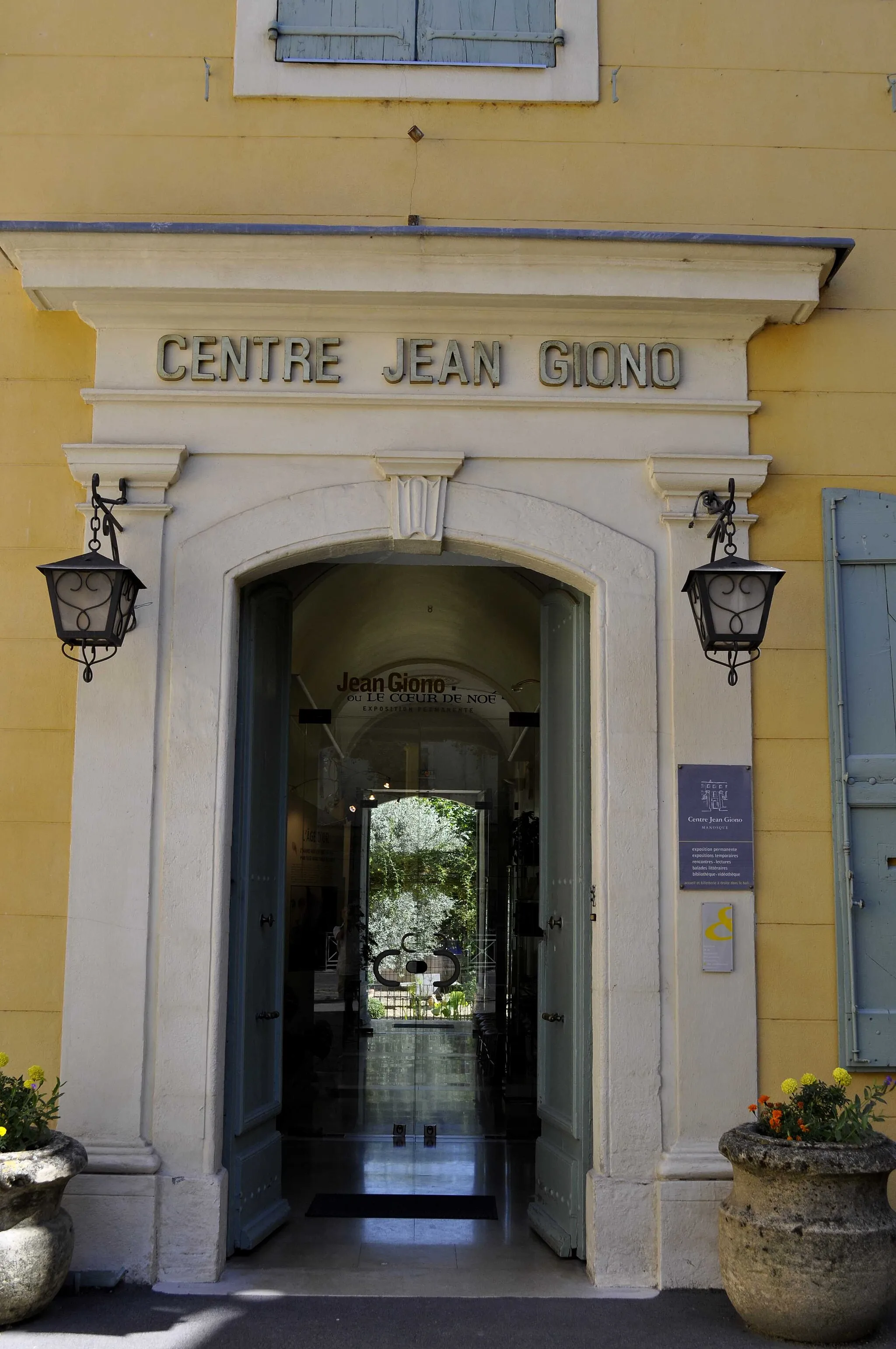 Photo showing: Entrance of the Centre Jean Giono (Manosque)