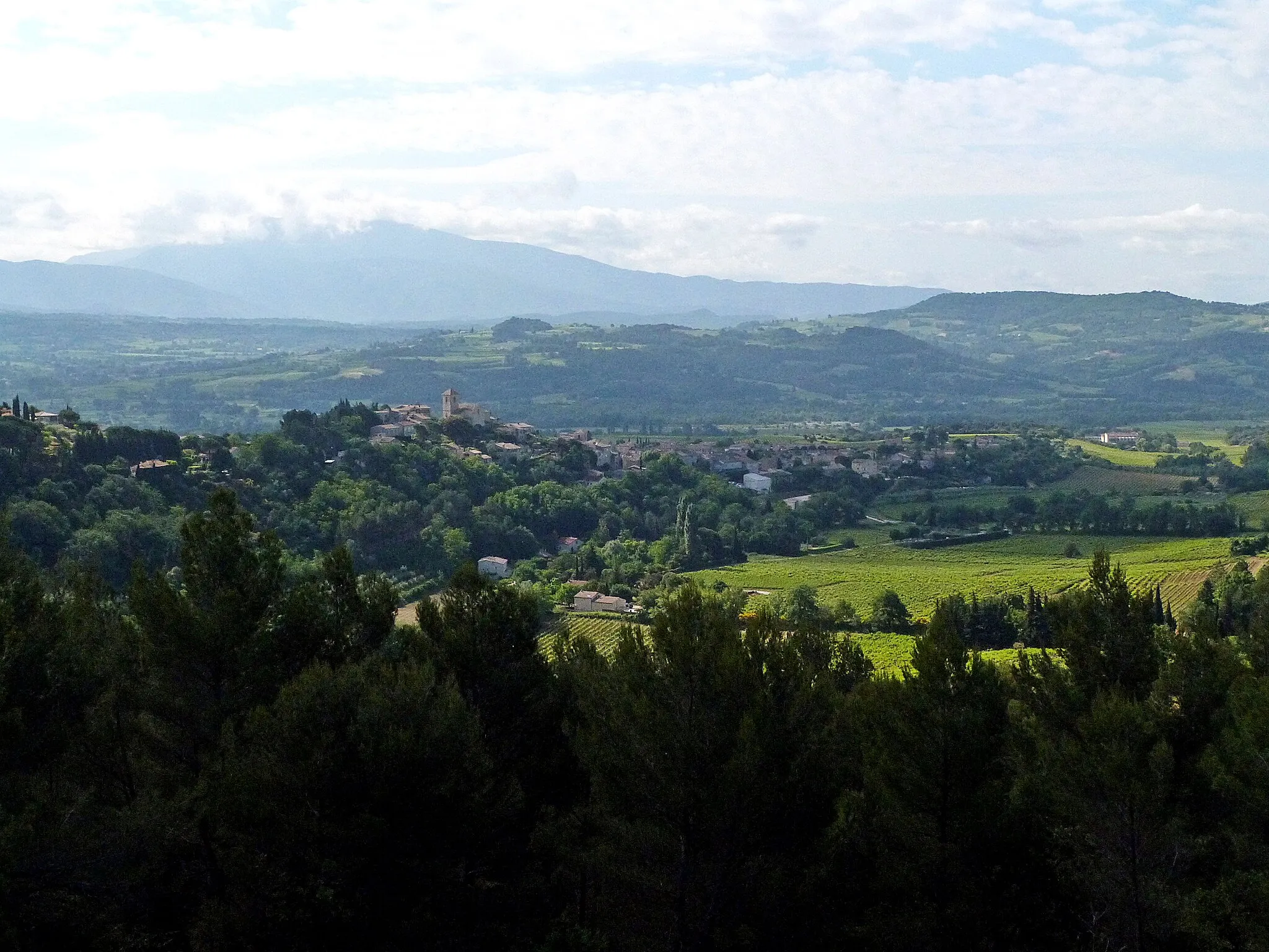 Photo showing: Vinsobres mit Mont Ventoux