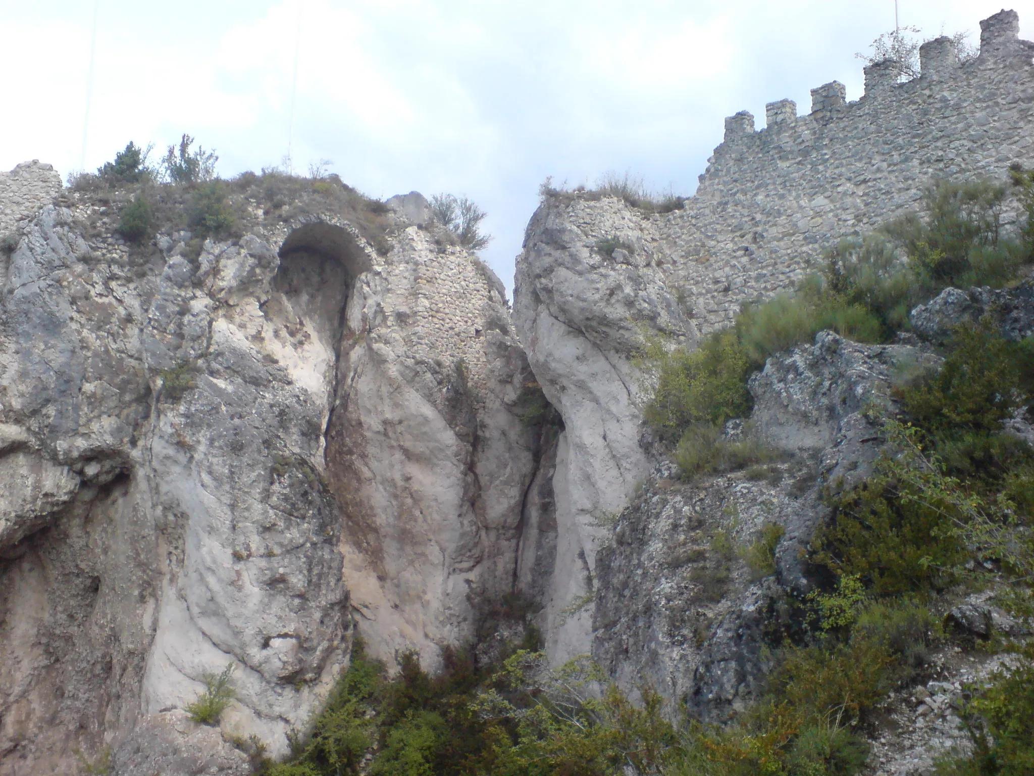 Photo showing: Ruines du château de Rougon