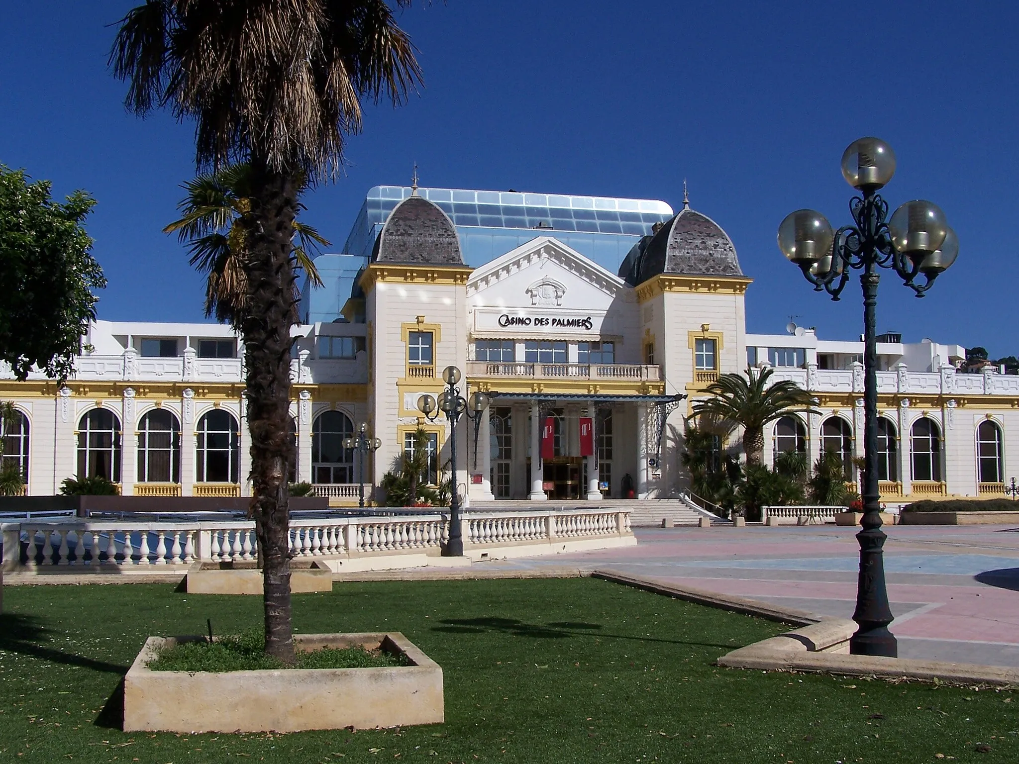 Photo showing: Vue du Casino d'Hyères-les-Palmiers