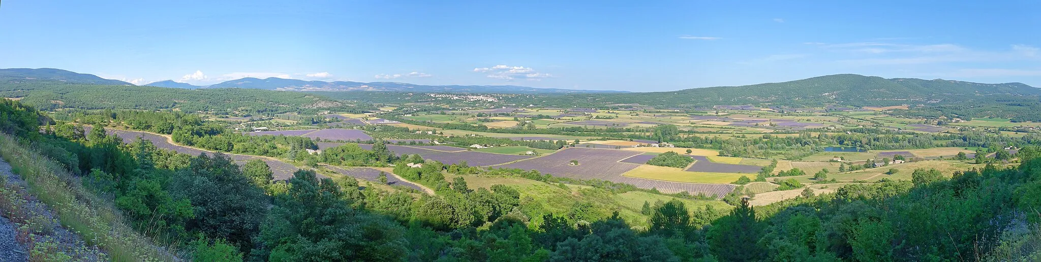 Photo showing: Panoramique du Pays de Sault depuis la D1 à Monieux.