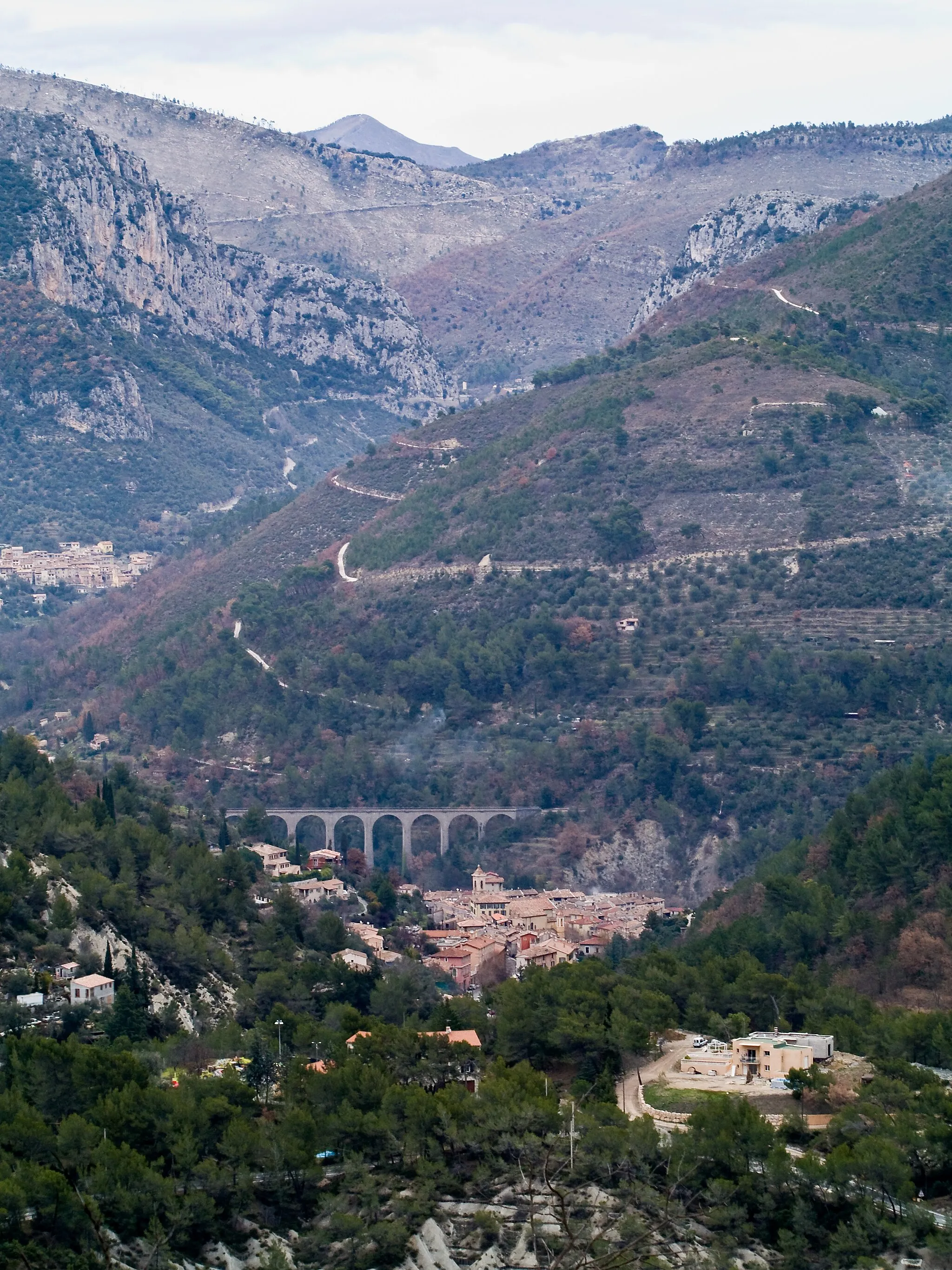 Photo showing: L'Escarène and its surrondings (Alpes-Maritimes, France)