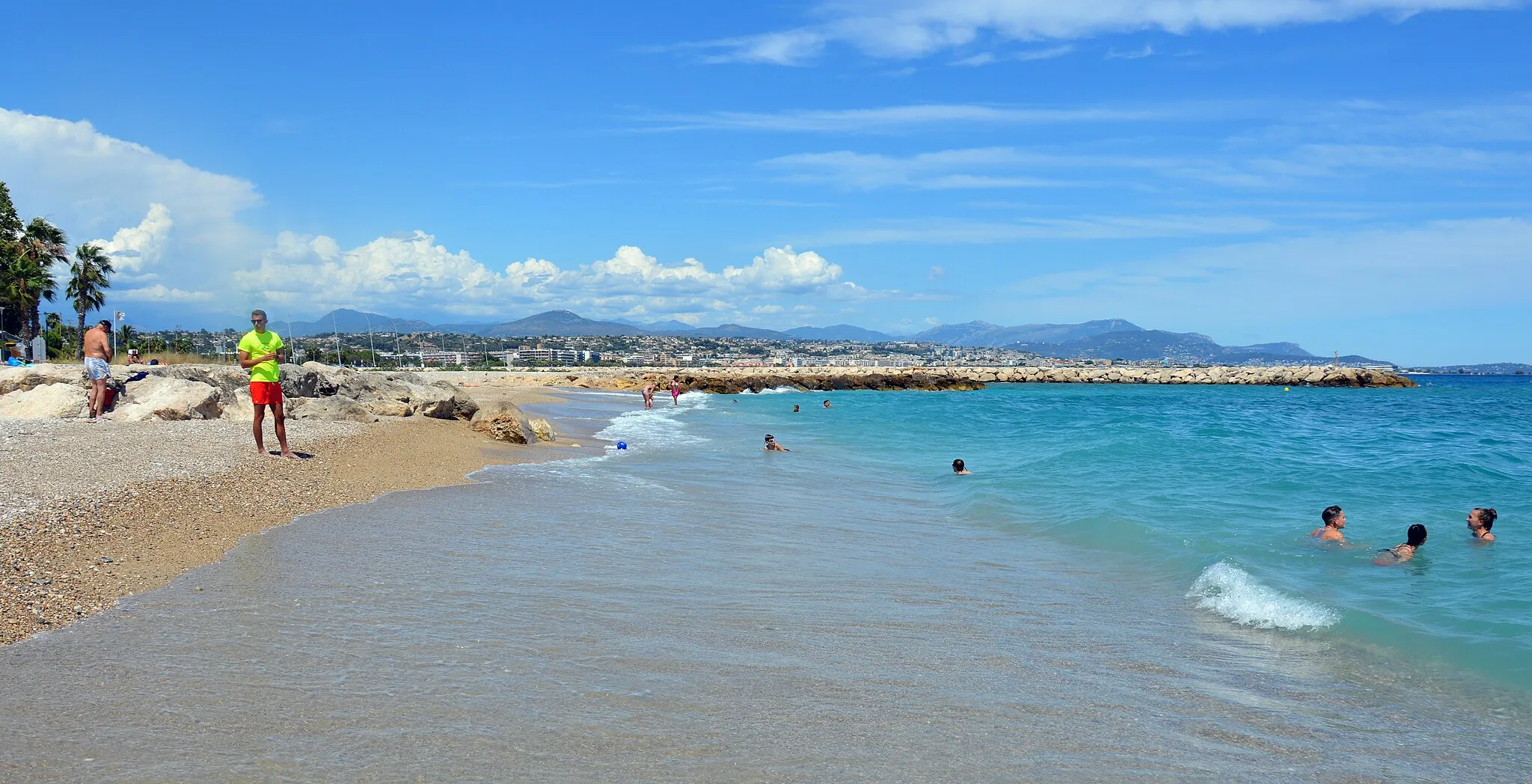 Photo showing: Plage des Bouches du Loup towards Nice