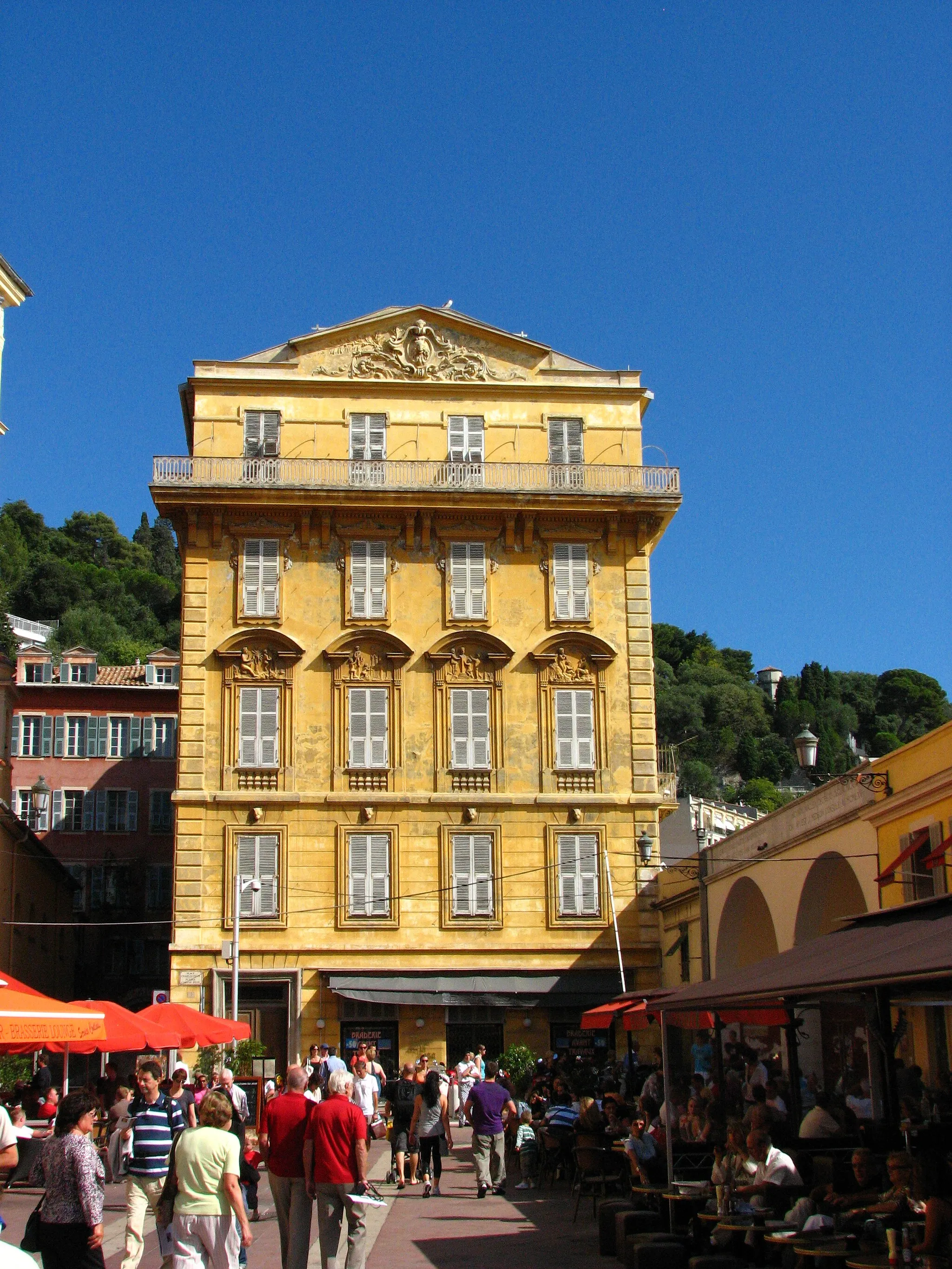 Photo showing: Le peintre Henri Matisse vécut à Nice, notamment dans cette bâtisse baroque du XIIIème siècle, d'abord au troisième étage puis au quatrième étage.