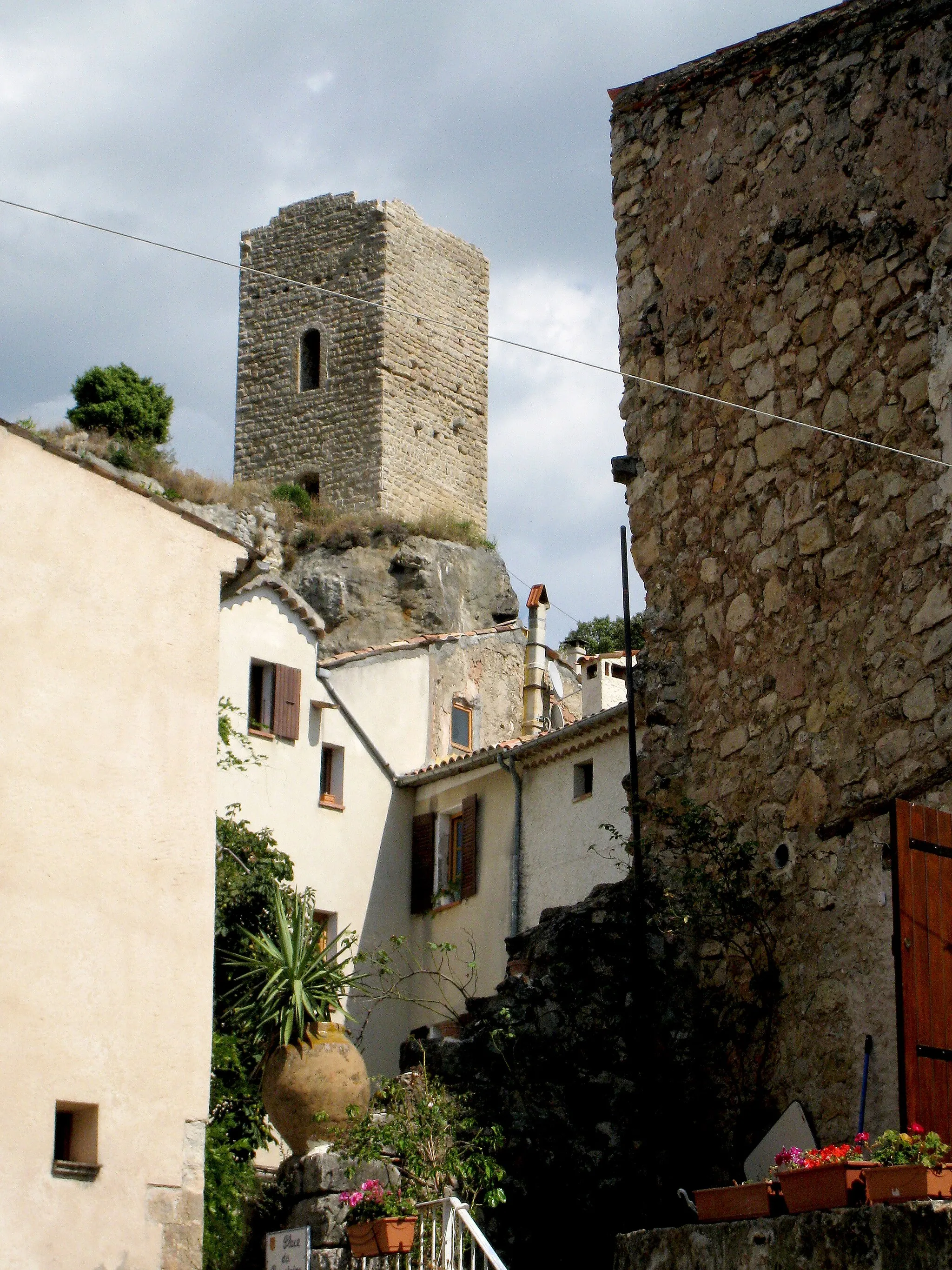 Photo showing: This building is indexed in the base Mérimée, a database of architectural heritage maintained by the French Ministry of Culture, under the reference PA00081577 .