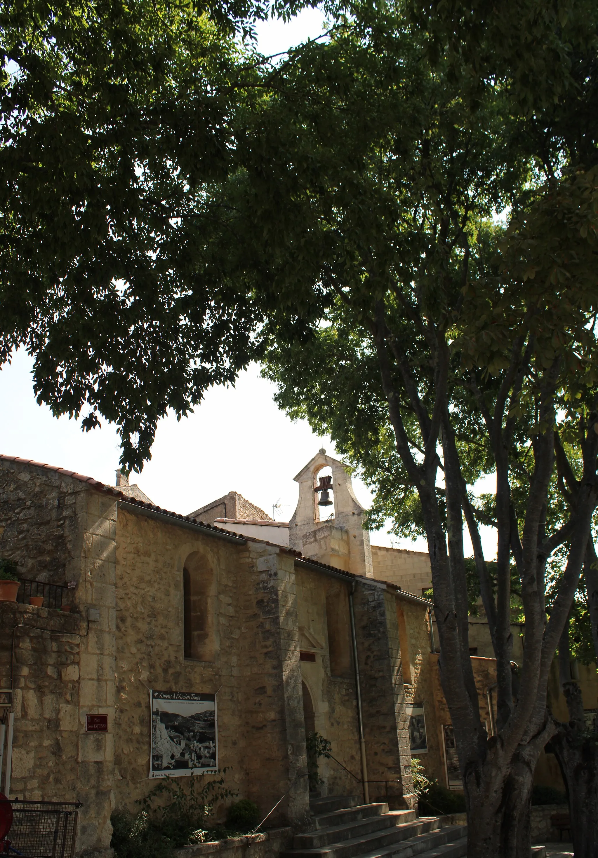 Photo showing: L'église et son clocher-mur